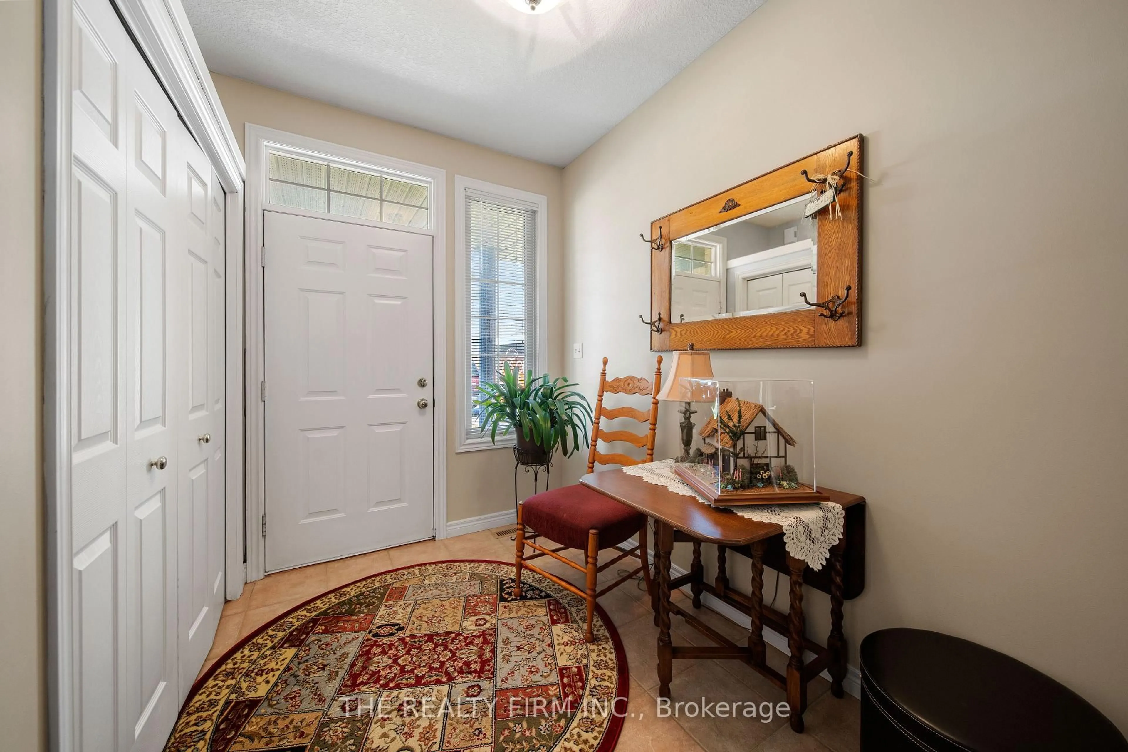 Indoor entryway for 15 Magnolia Crt, St. Thomas Ontario N5P 4M3