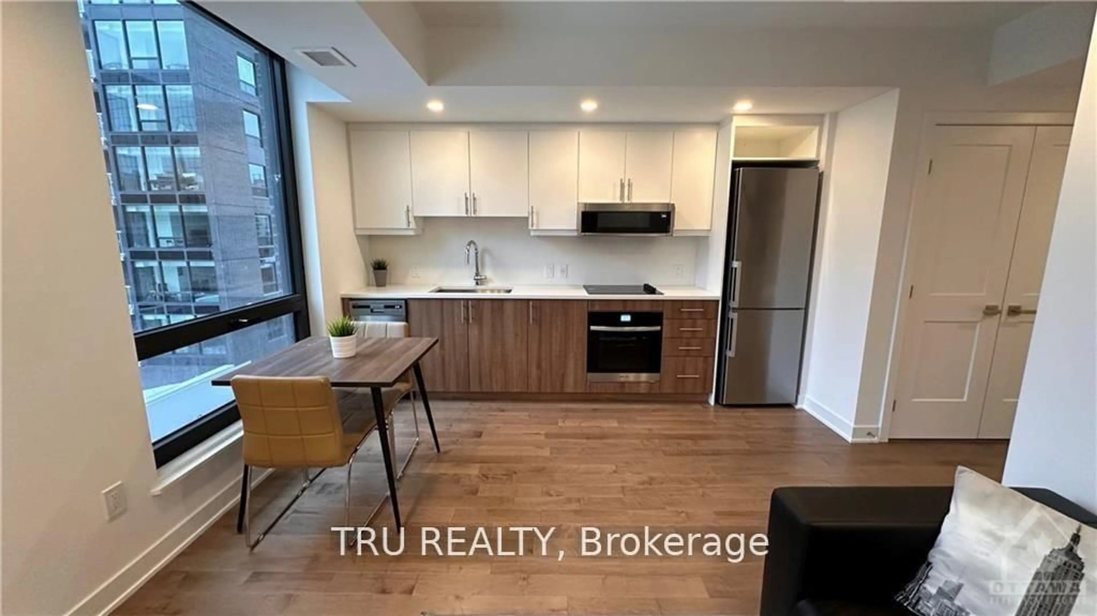 Unknown for 340 Queen St #1408, Ottawa Ontario K1R 0G1