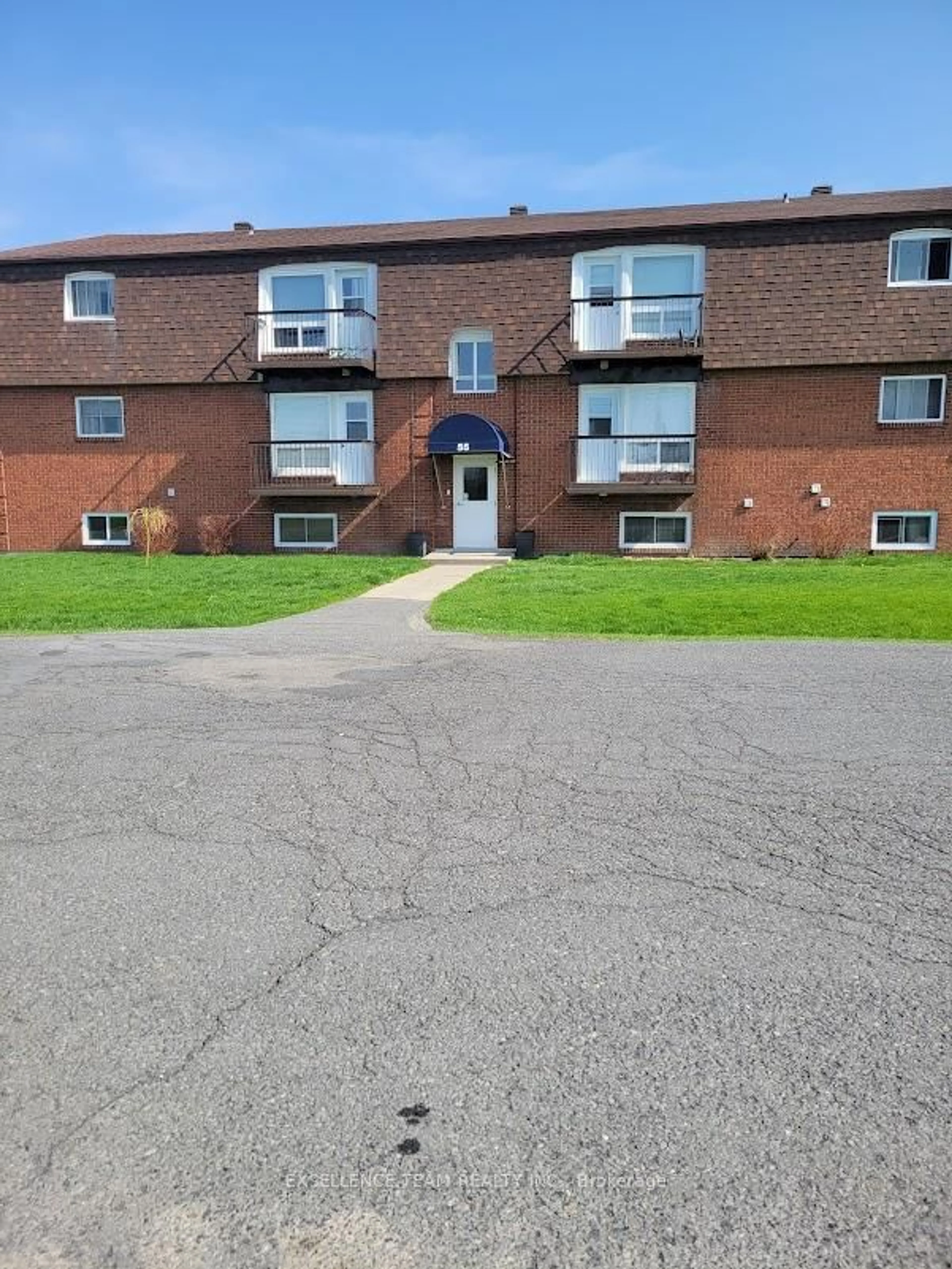 A pic from outside/outdoor area/front of a property/back of a property/a pic from drone, unknown for 55 Race St #2, Cornwall Ontario K6H 1G7