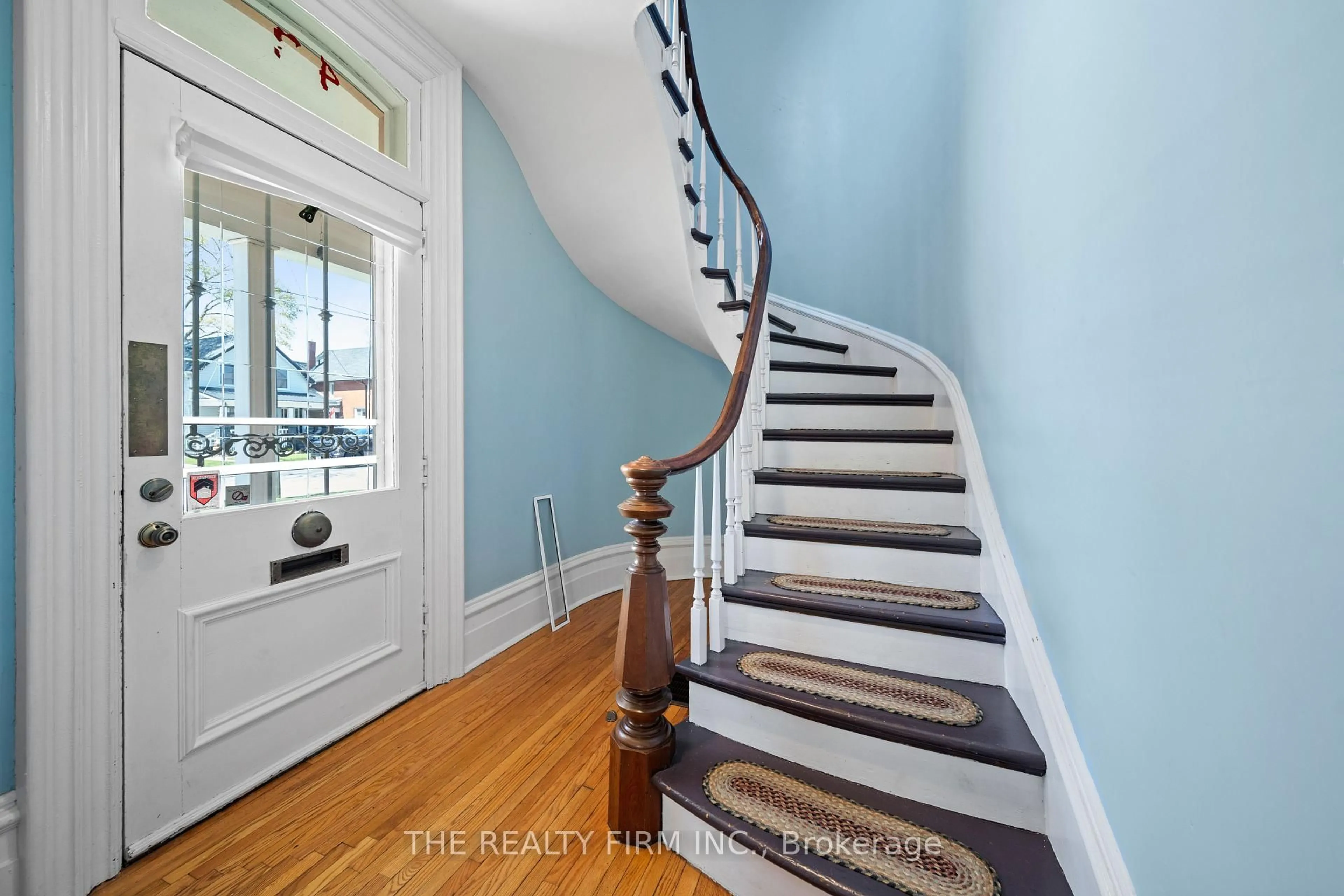 Stairs for 43 Southwick St, St. Thomas Ontario N5R 3R9
