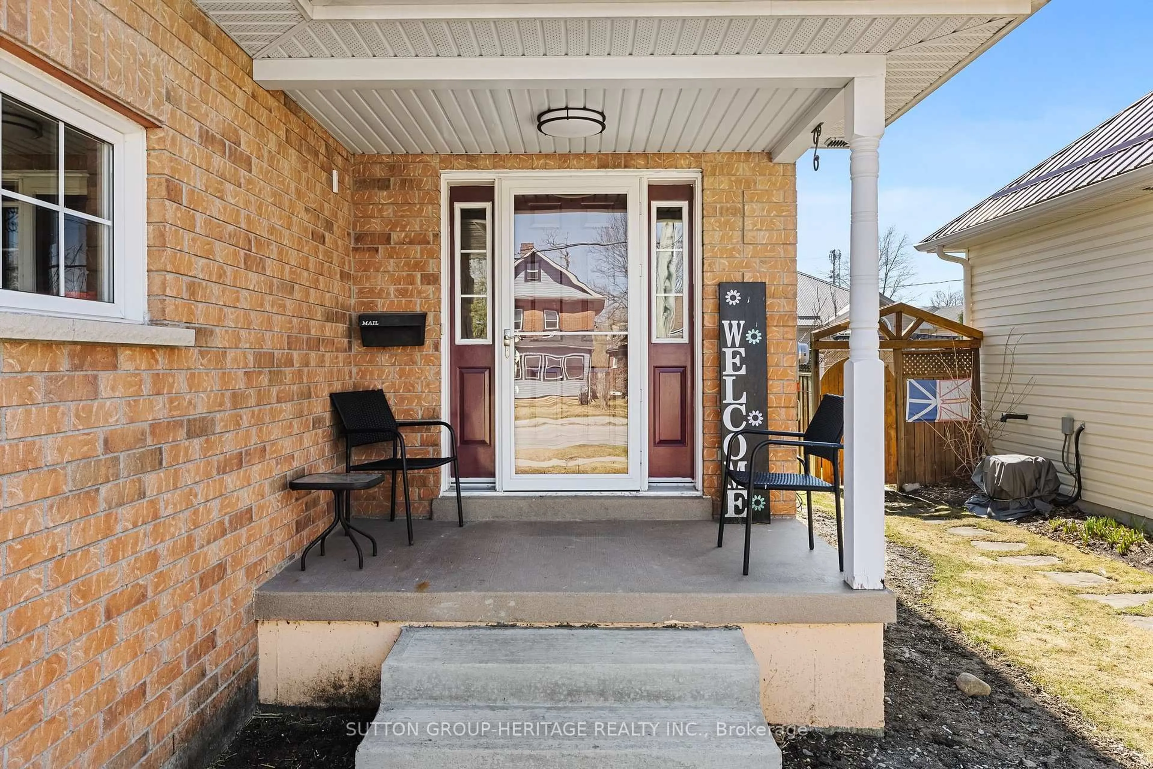 Indoor entryway for 31 Durham St, Kawartha Lakes Ontario K9V 2P3