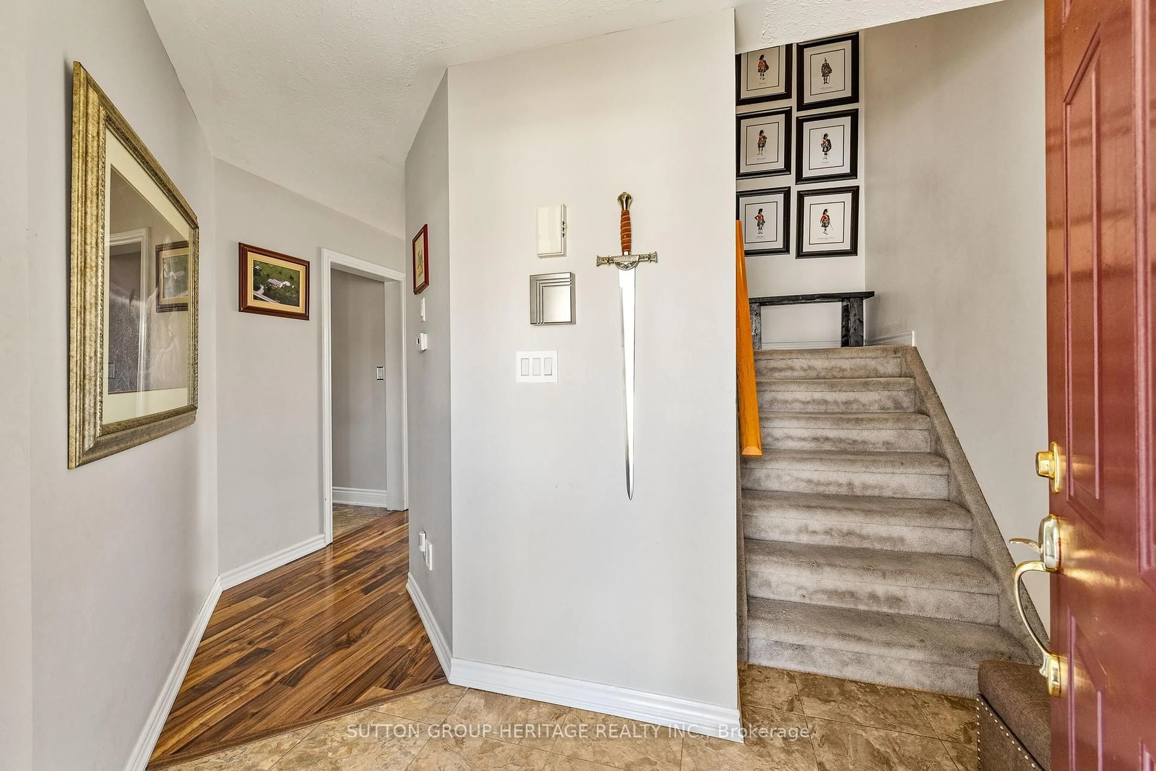Indoor entryway for 31 Durham St, Kawartha Lakes Ontario K9V 2P3