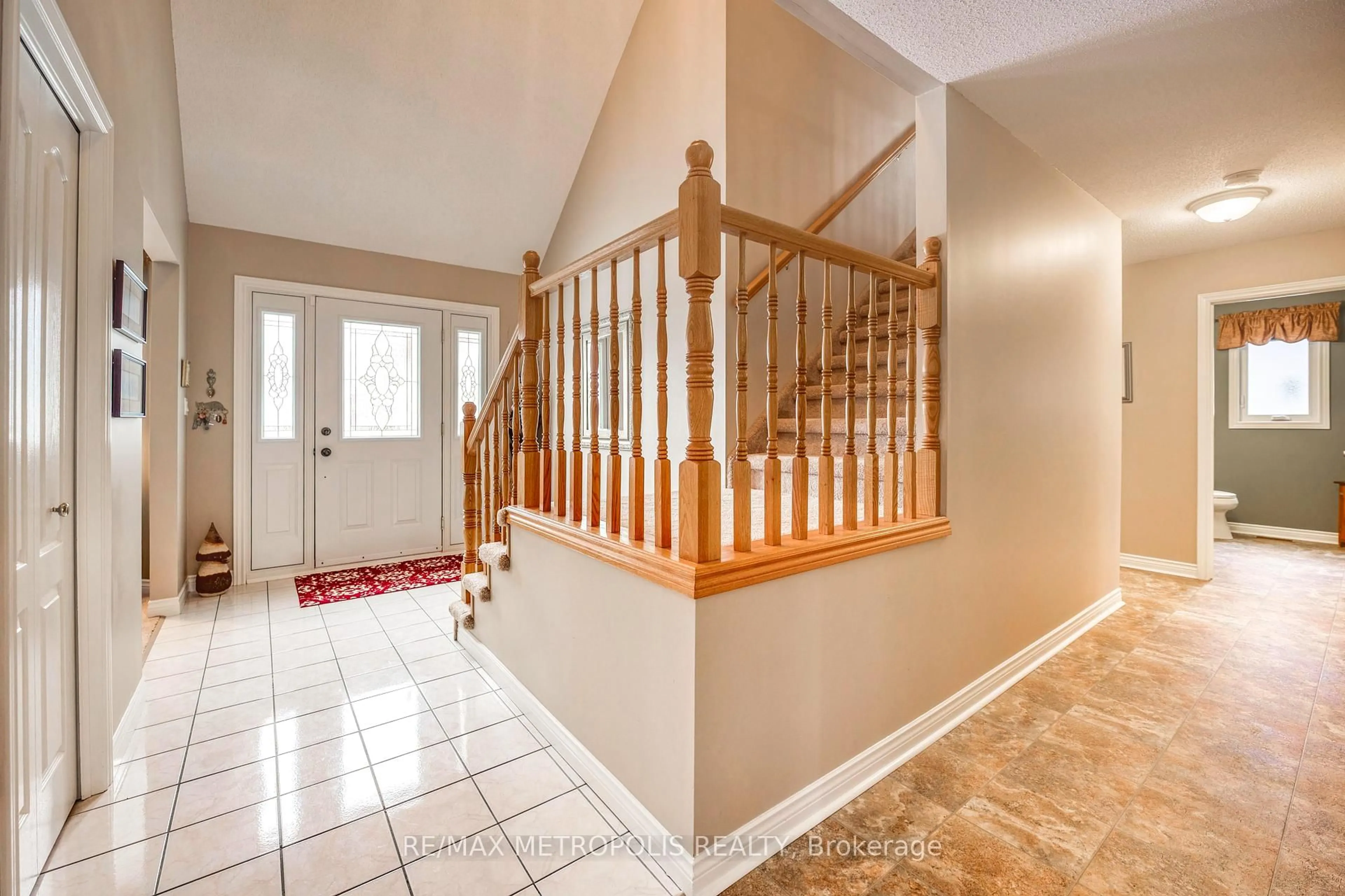 Indoor entryway for 501 Brooke St, Plympton-Wyoming Ontario N0N 1T0