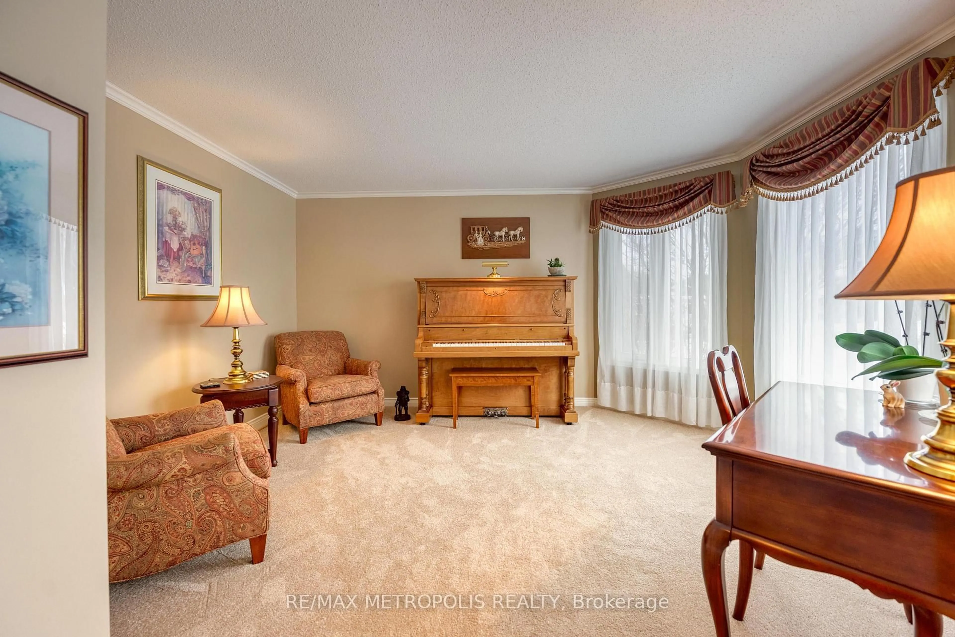 Living room with furniture, carpet floor for 501 Brooke St, Plympton-Wyoming Ontario N0N 1T0