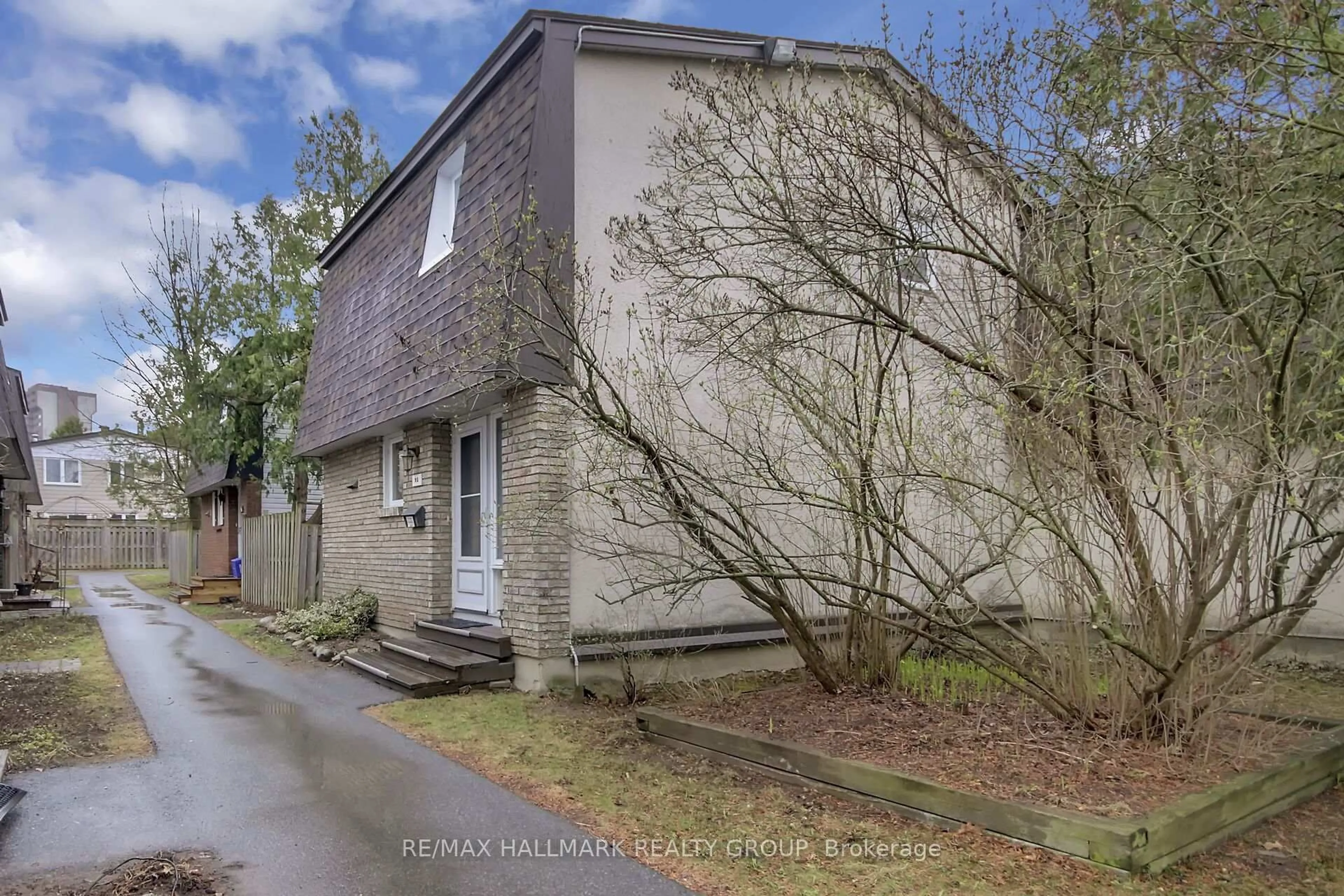 A pic from outside/outdoor area/front of a property/back of a property/a pic from drone, street for 3260 Southgate Rd #95, Ottawa Ontario K1V 8W9