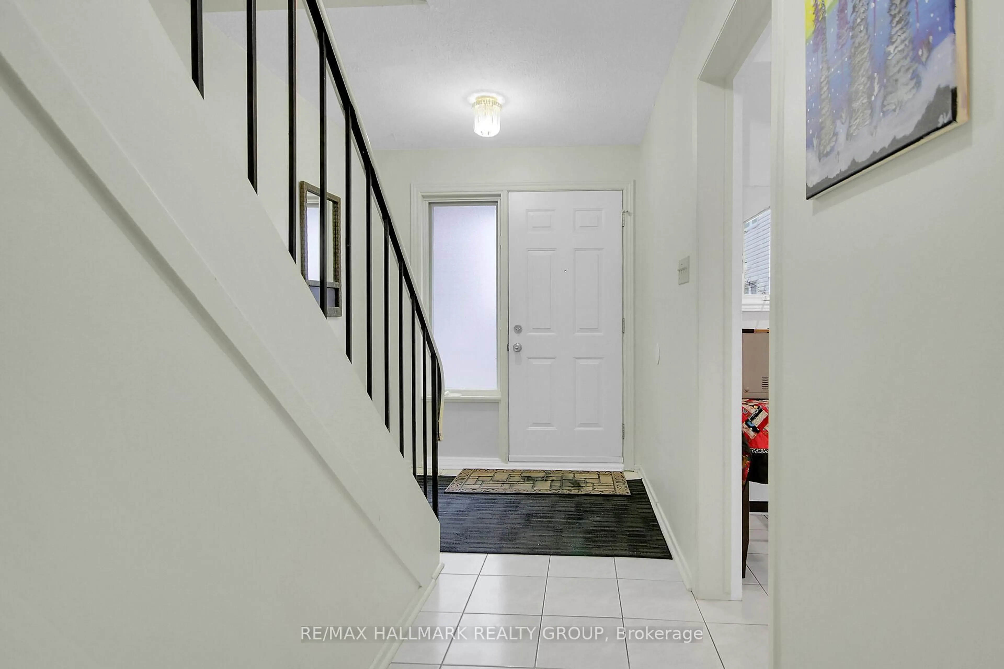 Indoor foyer for 3260 Southgate Rd #95, Ottawa Ontario K1V 8W9
