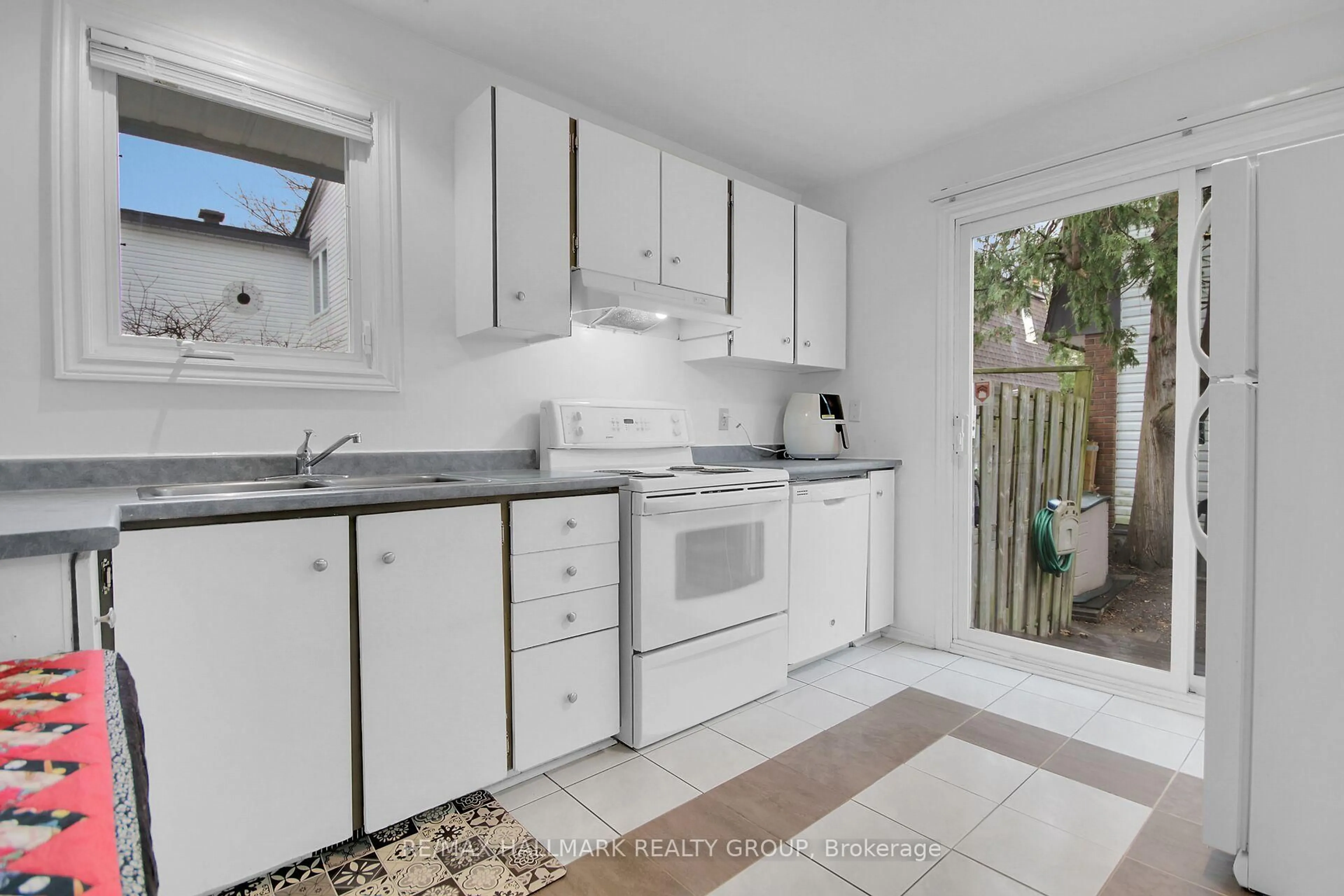 Standard kitchen, unknown for 3260 Southgate Rd #95, Ottawa Ontario K1V 8W9