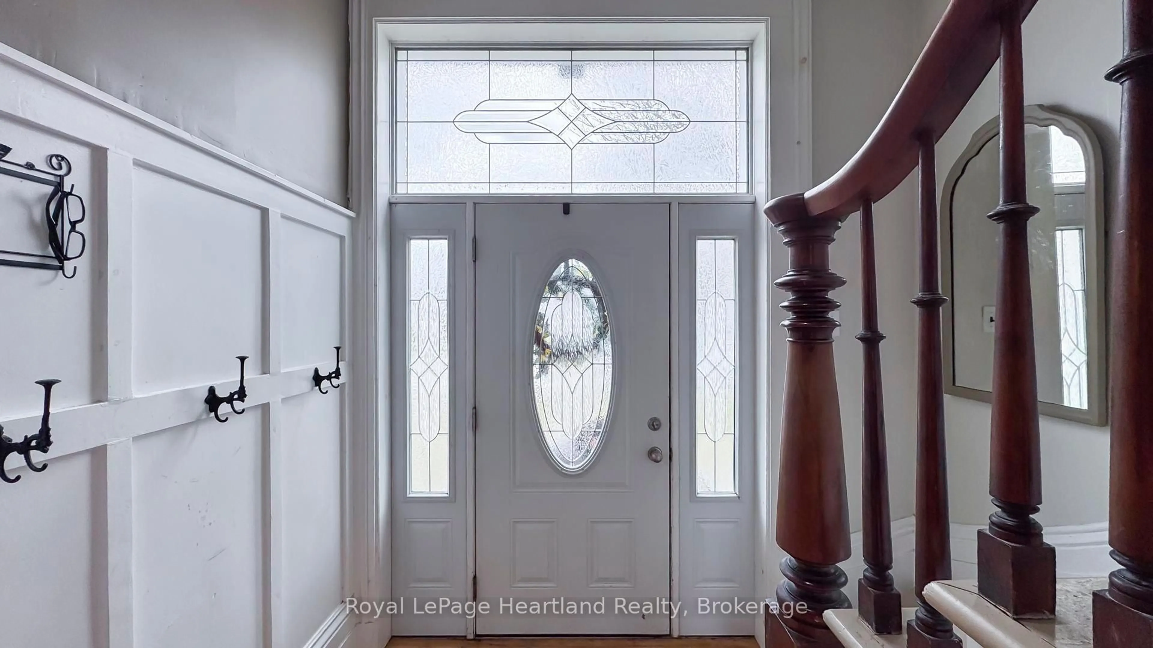 Indoor entryway for 142 Maple St, Central Huron Ontario N0M 1L0