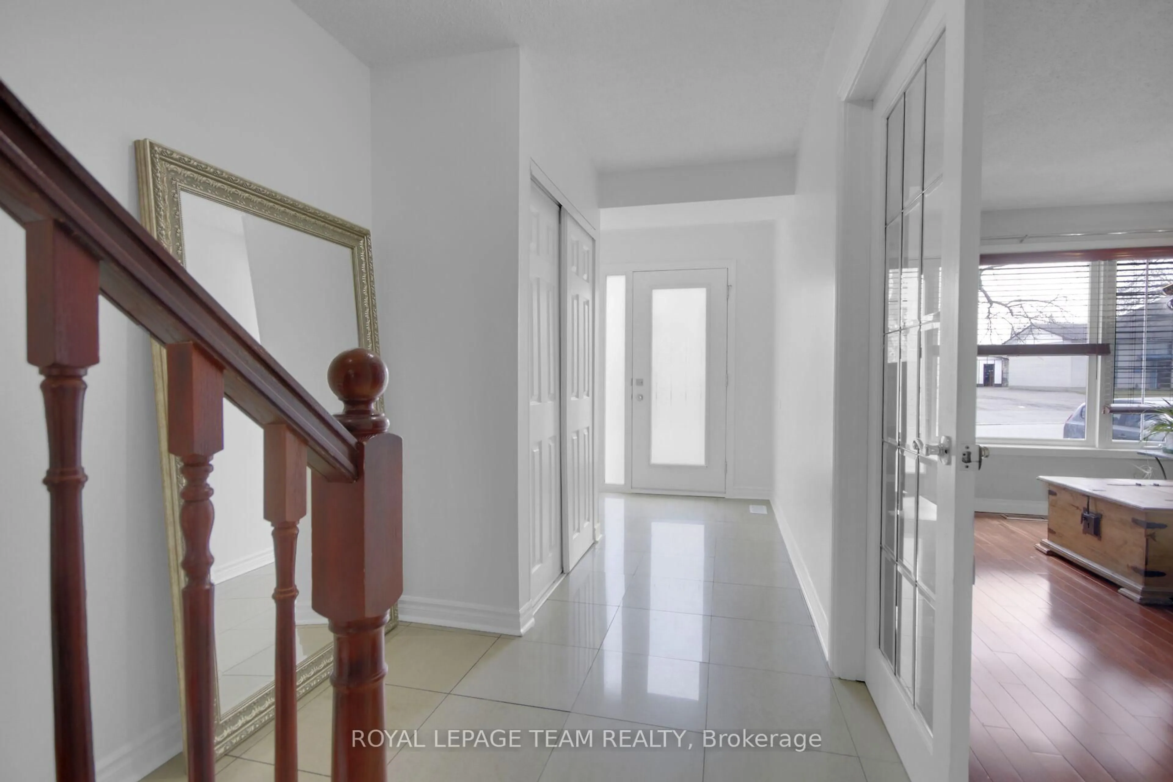 Indoor foyer for 1563 Goth Ave, Ottawa Ontario K1T 1E3