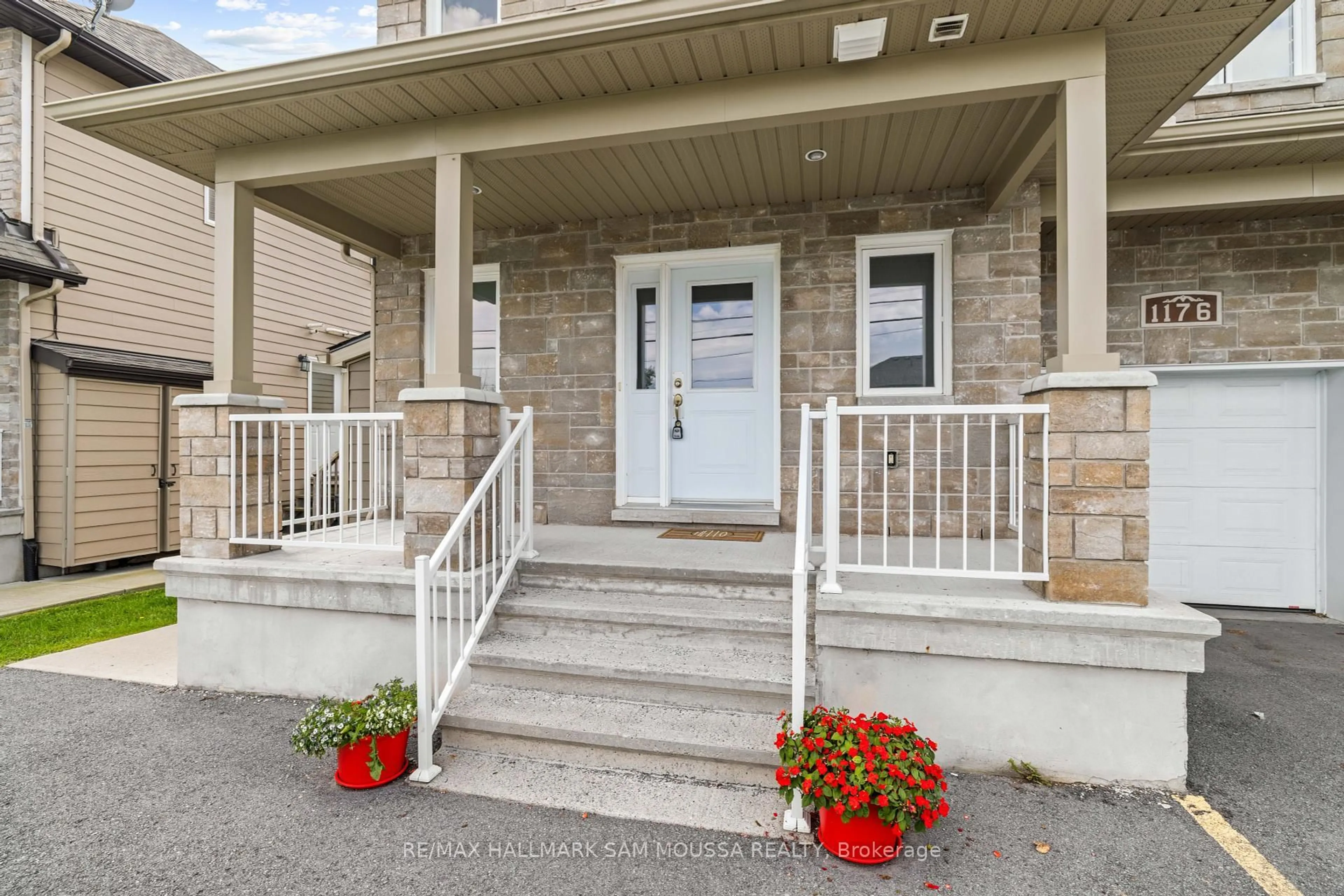 Indoor entryway for 1176 South Russell Rd, Russell Ontario K4R 1B2