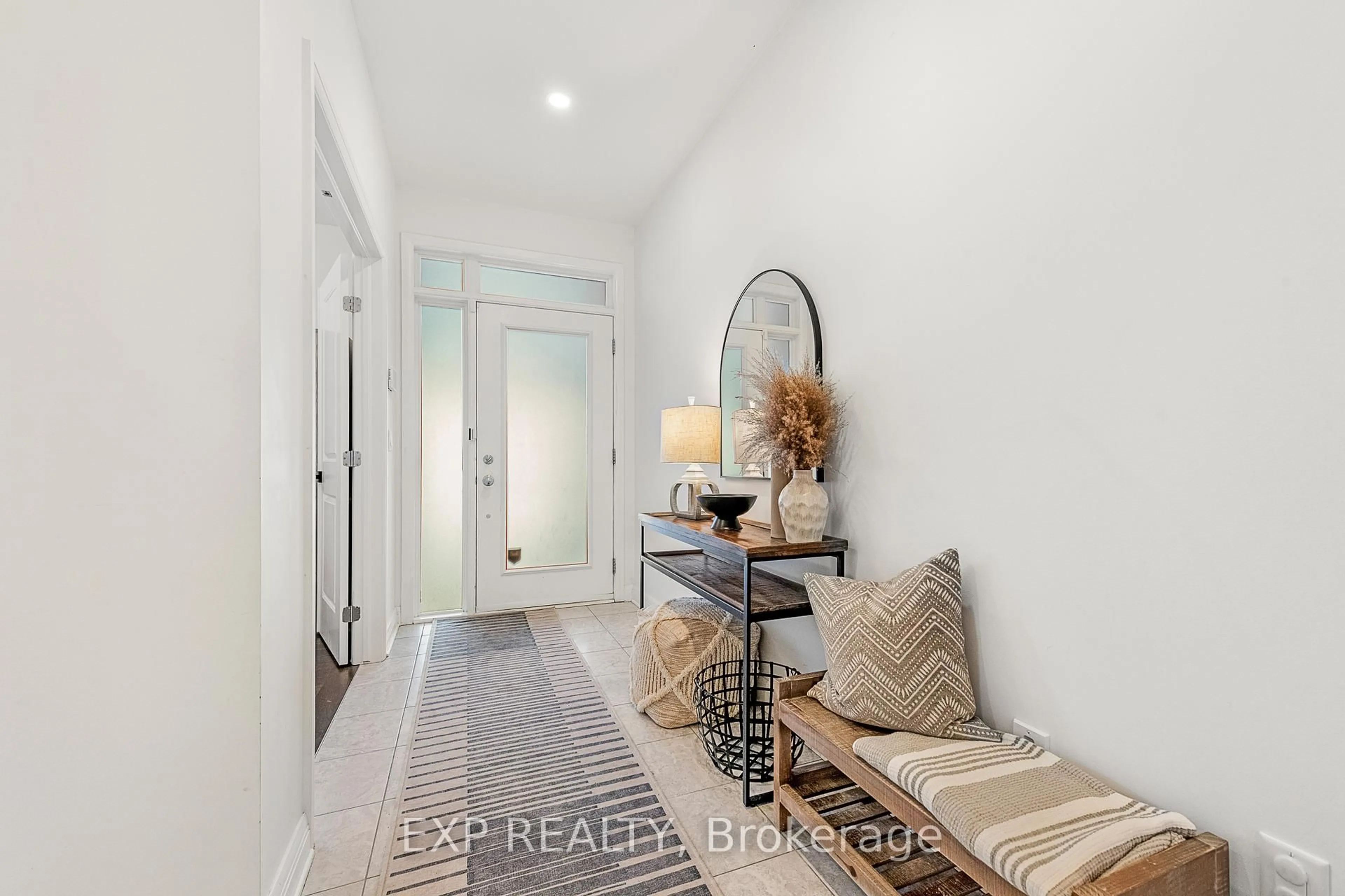 Indoor entryway for 204 Avro Circ, Ottawa Ontario K1K 4Y9