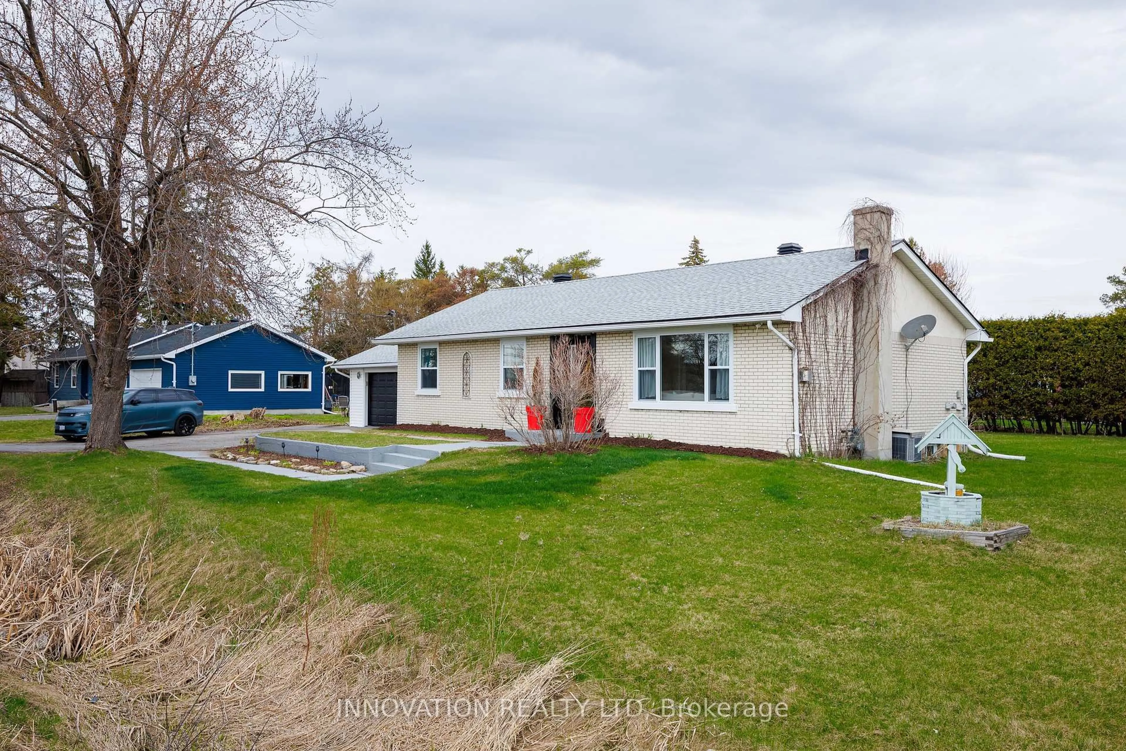 A pic from outside/outdoor area/front of a property/back of a property/a pic from drone, street for 2481 Merivale Rd, Ottawa Ontario K2C 3H1