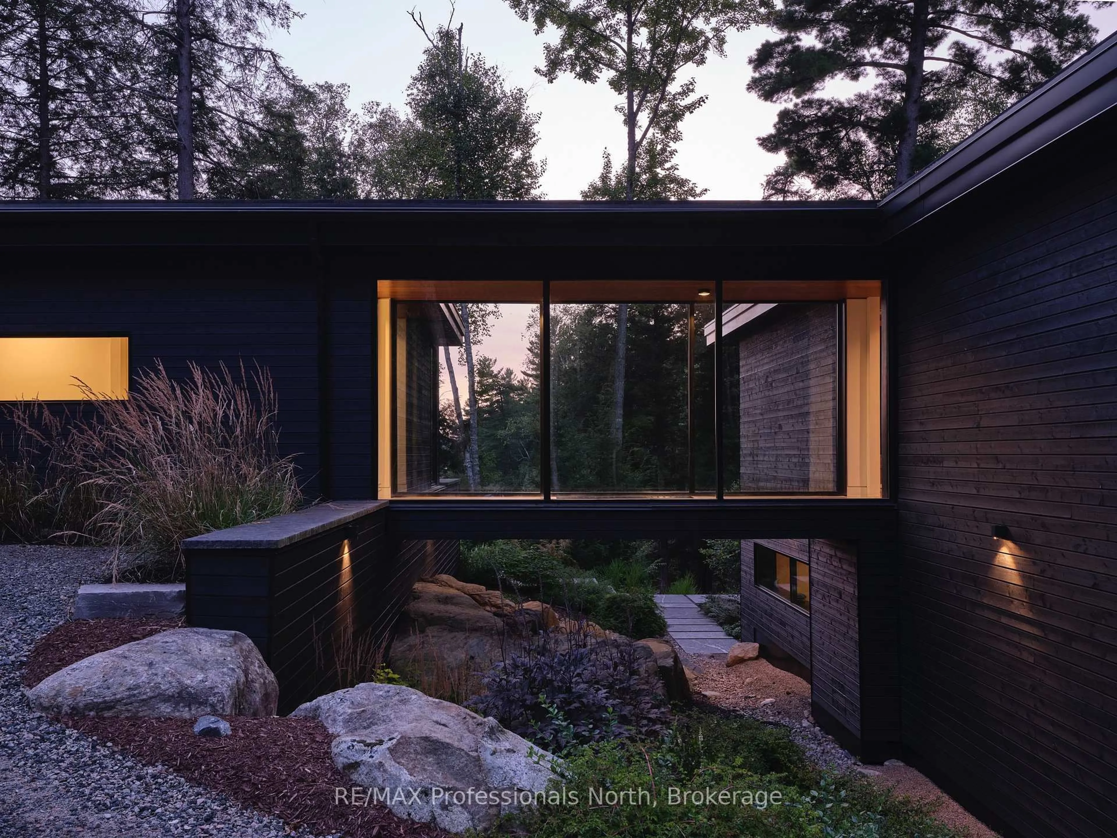 Indoor entryway for 1298 Lipsy Lake Dr, Dysart et al Ontario K0M 1S0
