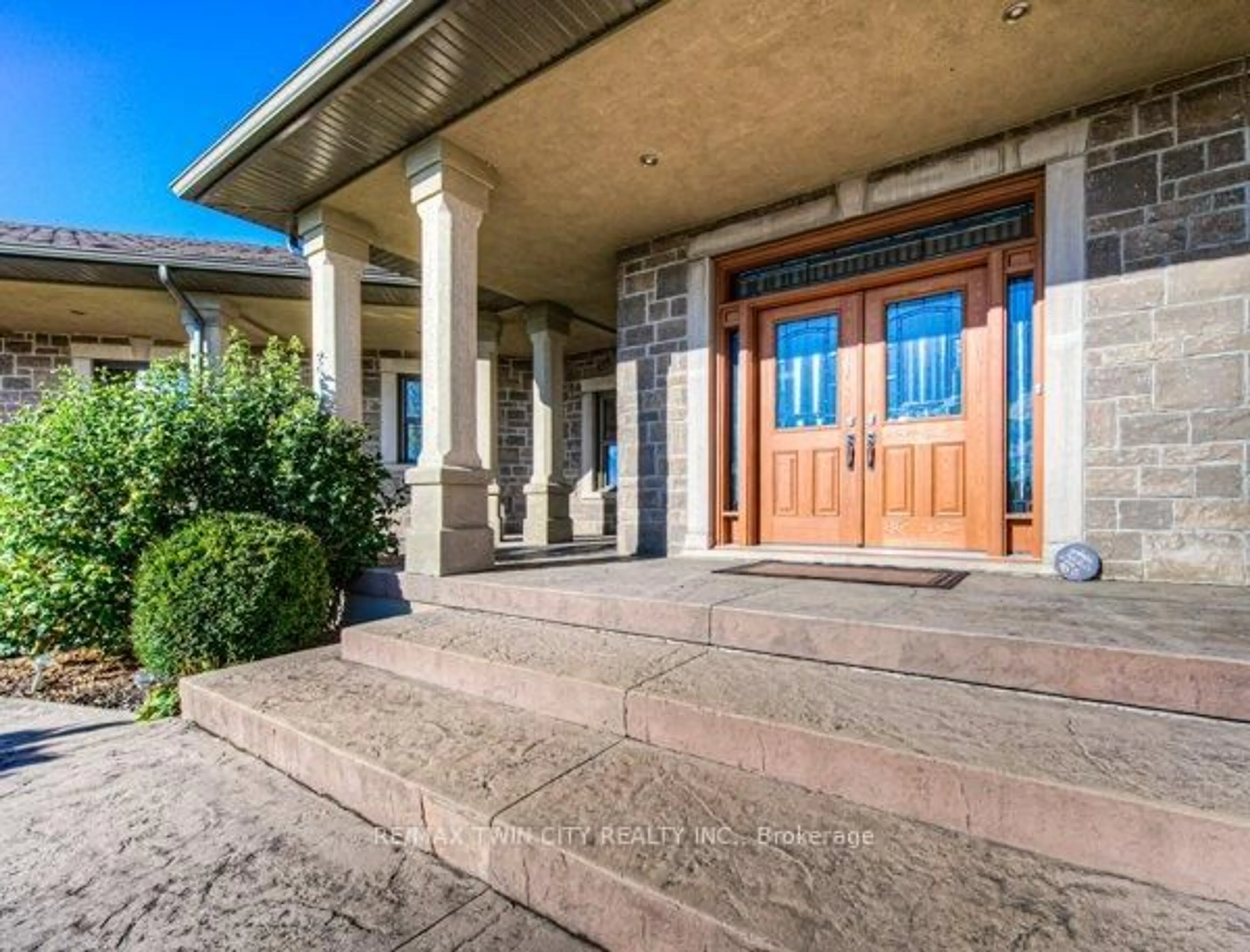 Indoor entryway for 1098 Wurster Pl, Out of Area Ontario N0B 1M0