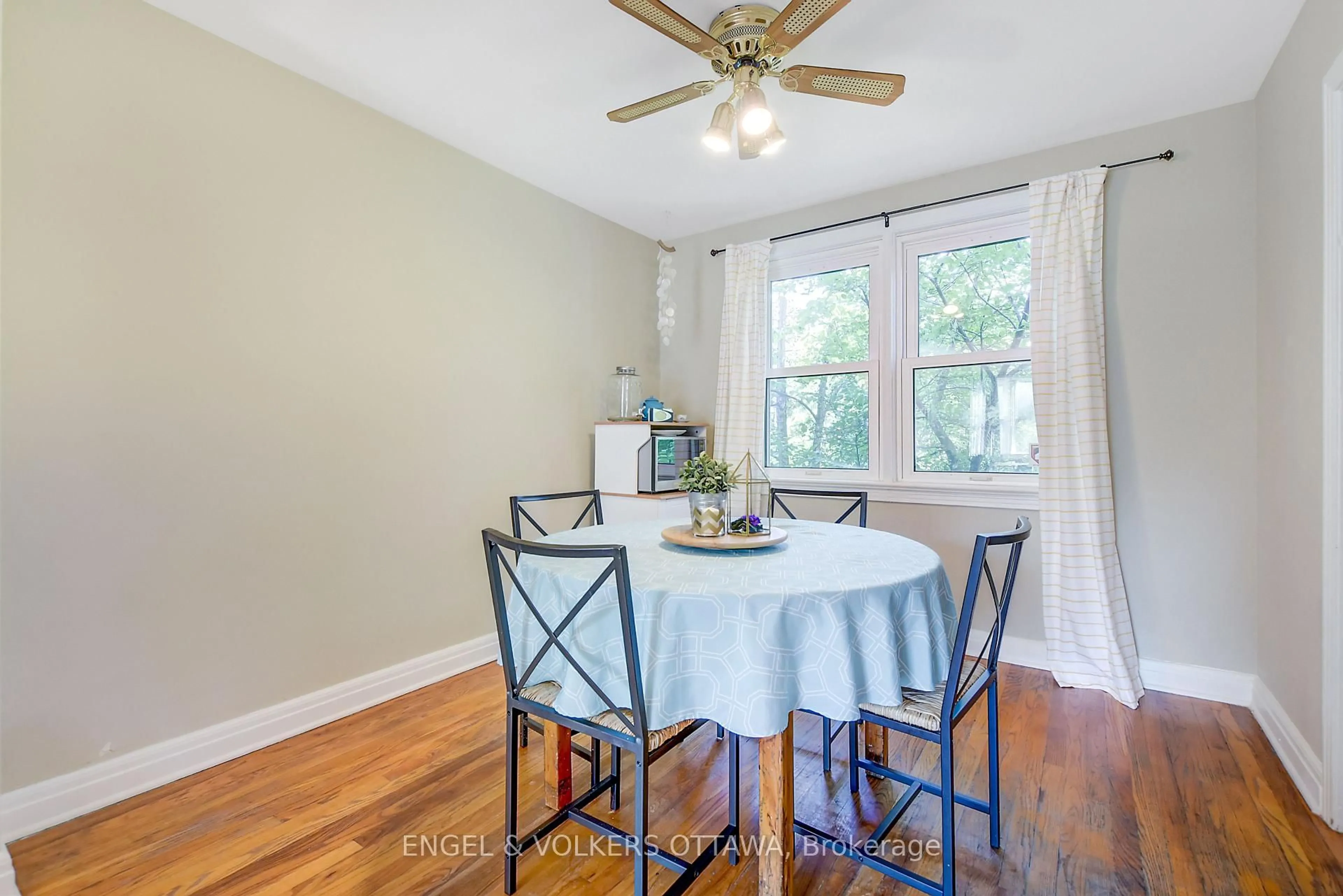 Dining room, unknown for 2093 Honeywell Ave, Ottawa Ontario K2A 0P7
