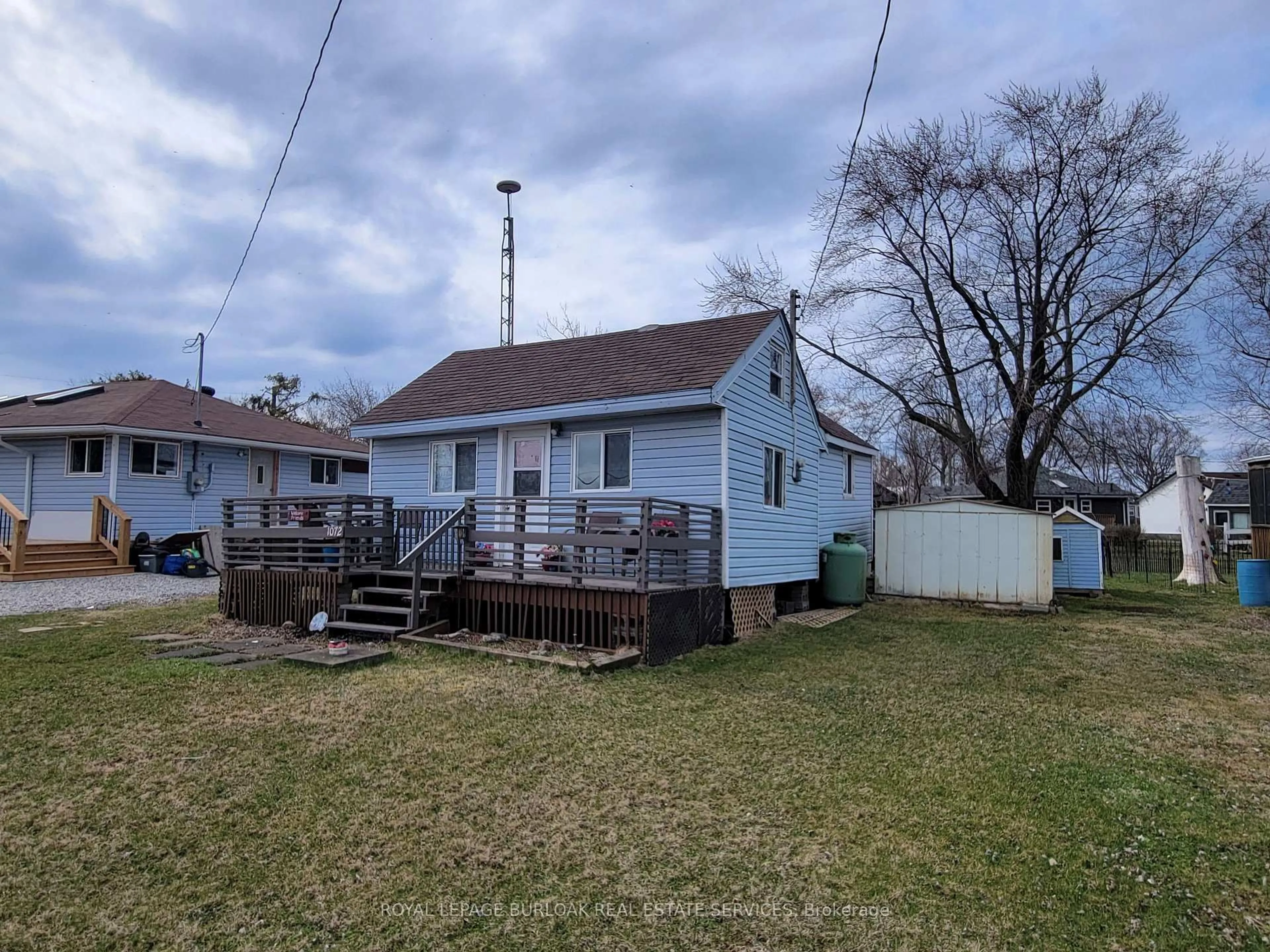 A pic from outside/outdoor area/front of a property/back of a property/a pic from drone, street for 1072 Lakeshore Rd, Haldimand Ontario N0A 1P0