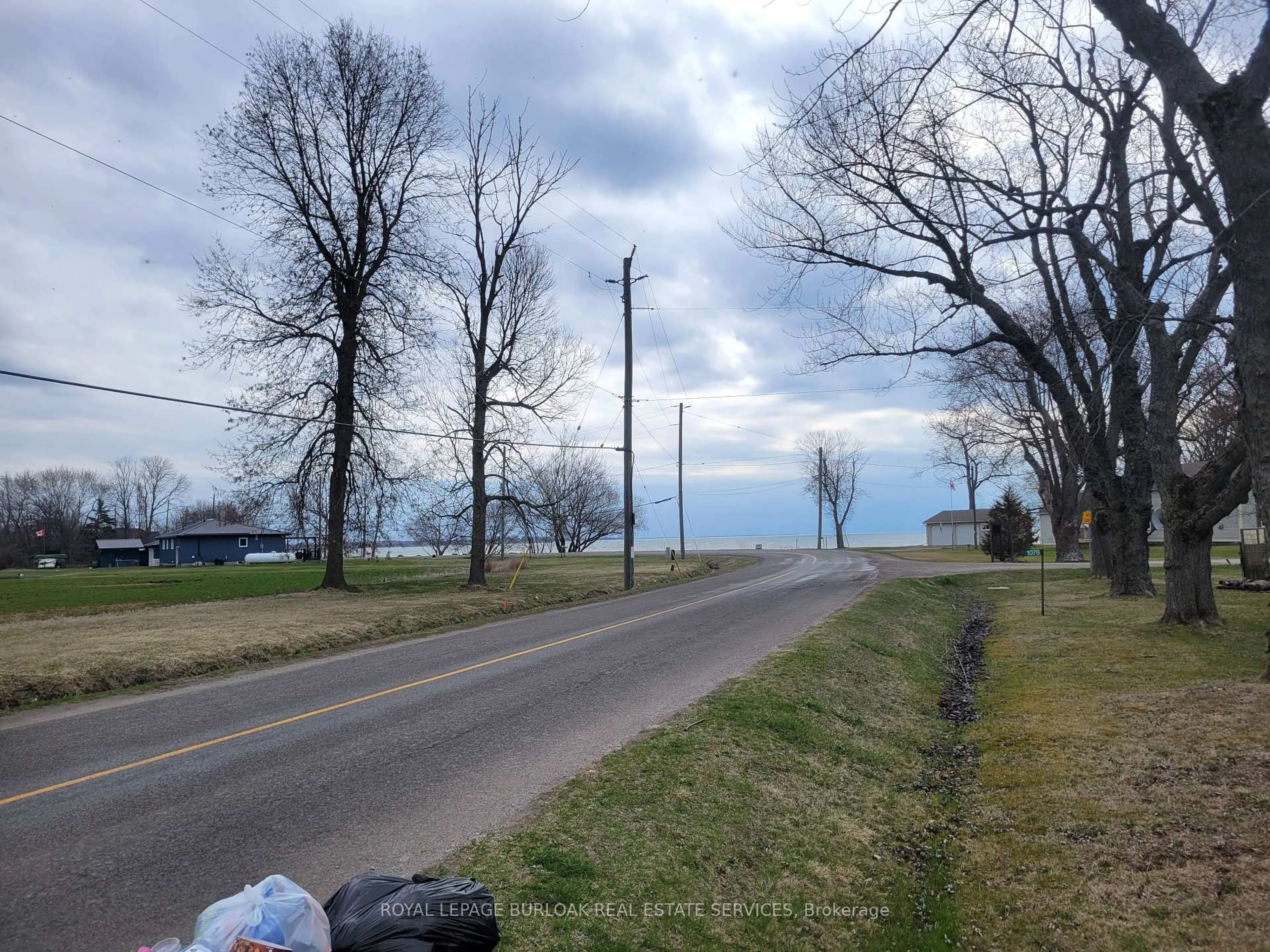 Blurry image for 1072 Lakeshore Rd, Haldimand Ontario N0A 1P0