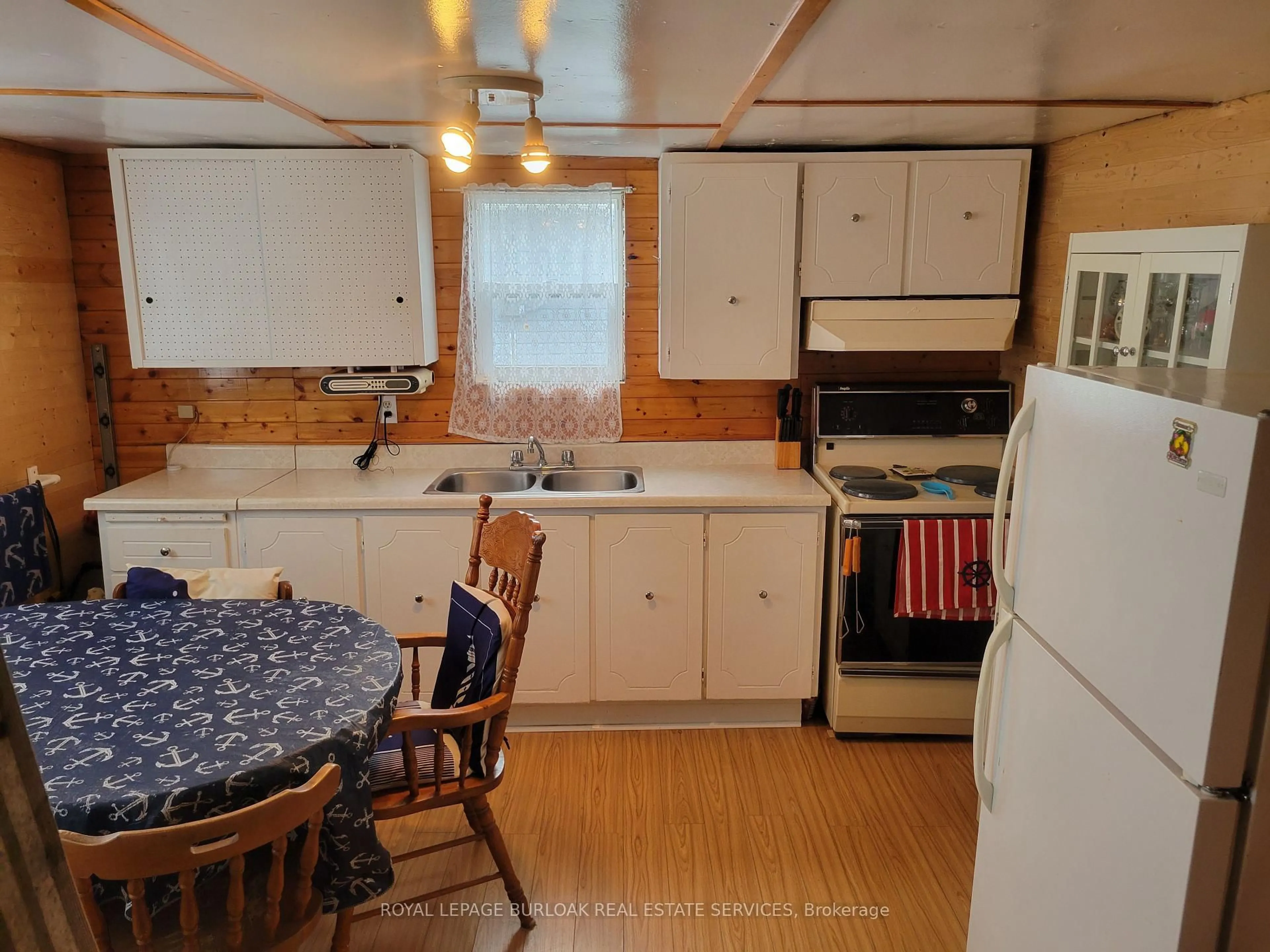 Standard kitchen, unknown for 1072 Lakeshore Rd, Haldimand Ontario N0A 1P0