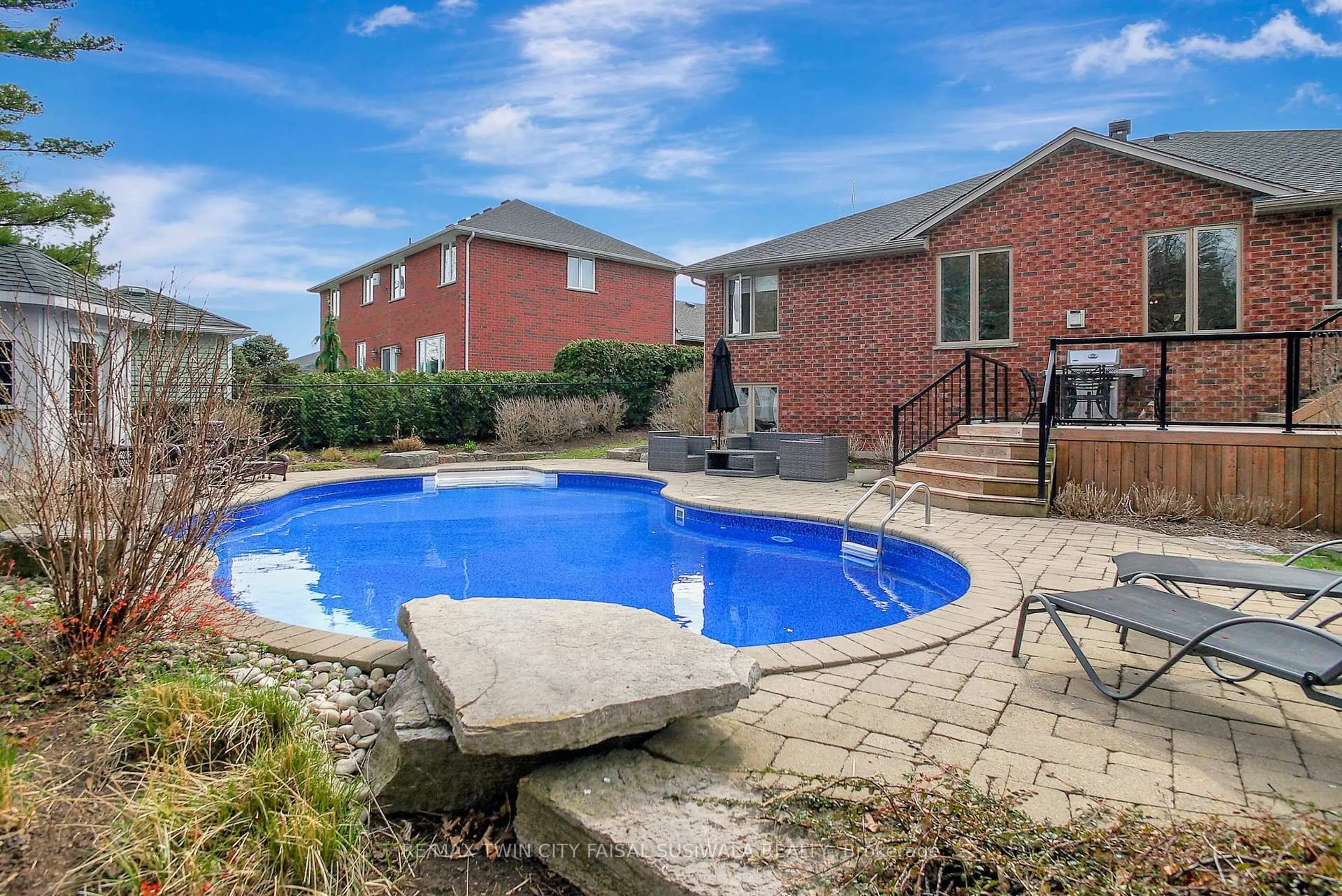 Pool for 24 Cottonwood Cres, Cambridge Ontario N1T 2A7
