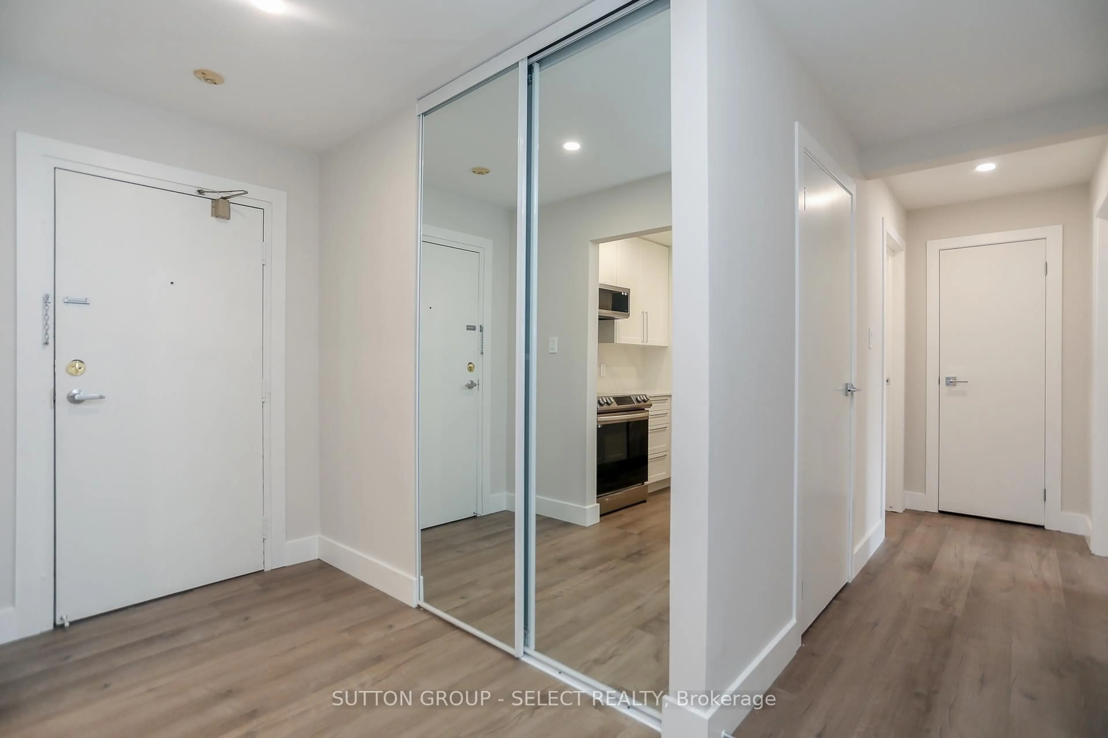 Indoor entryway for 2228 Trafalgar St #207, London East Ontario N5V 4J8