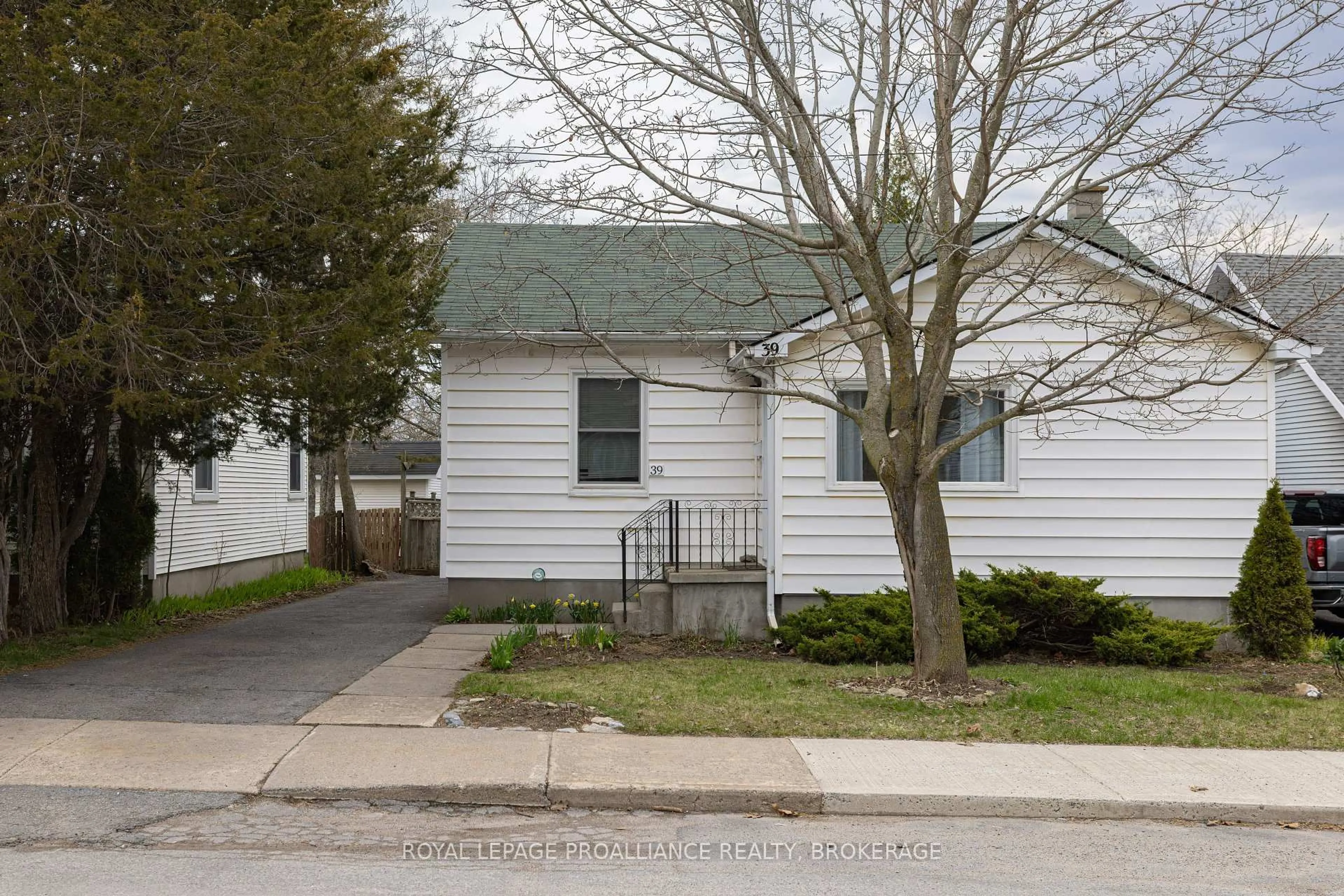 Home with vinyl exterior material, street for 39 Grey St, Kingston Ontario K7K 4K8