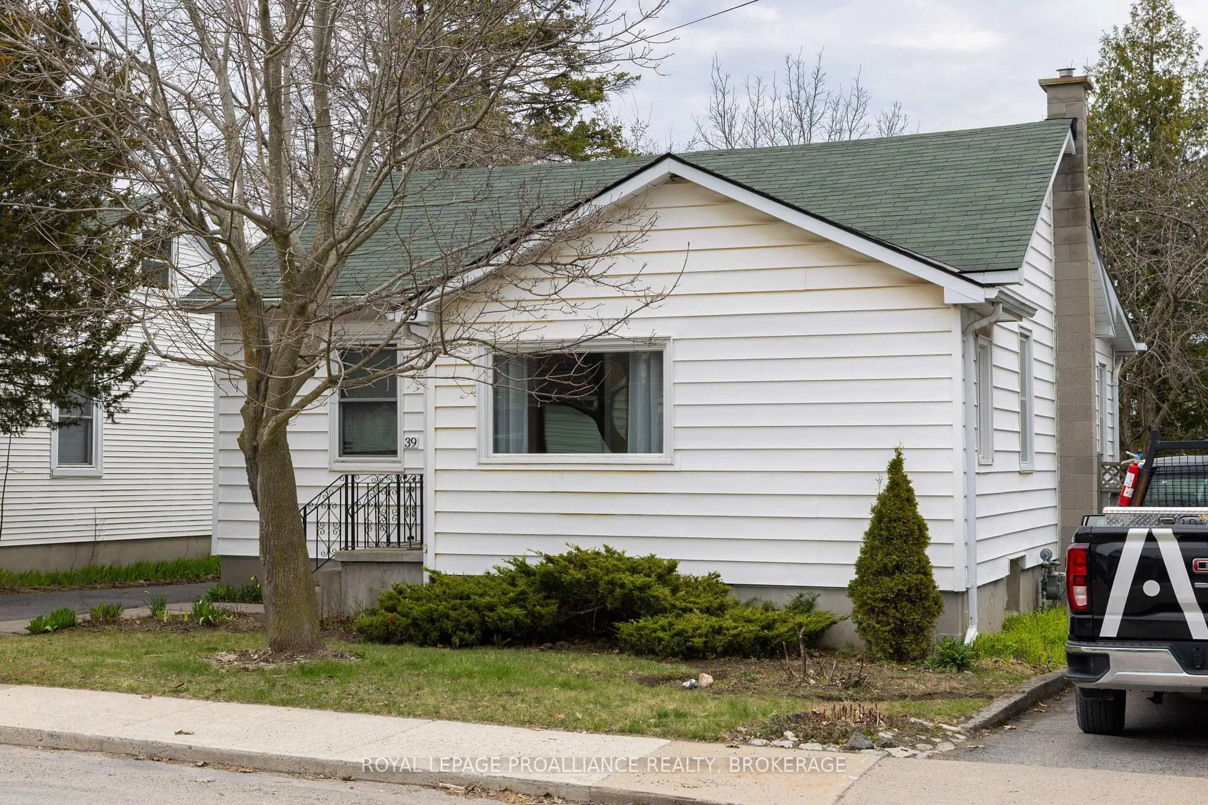 Home with vinyl exterior material, street for 39 Grey St, Kingston Ontario K7K 4K8