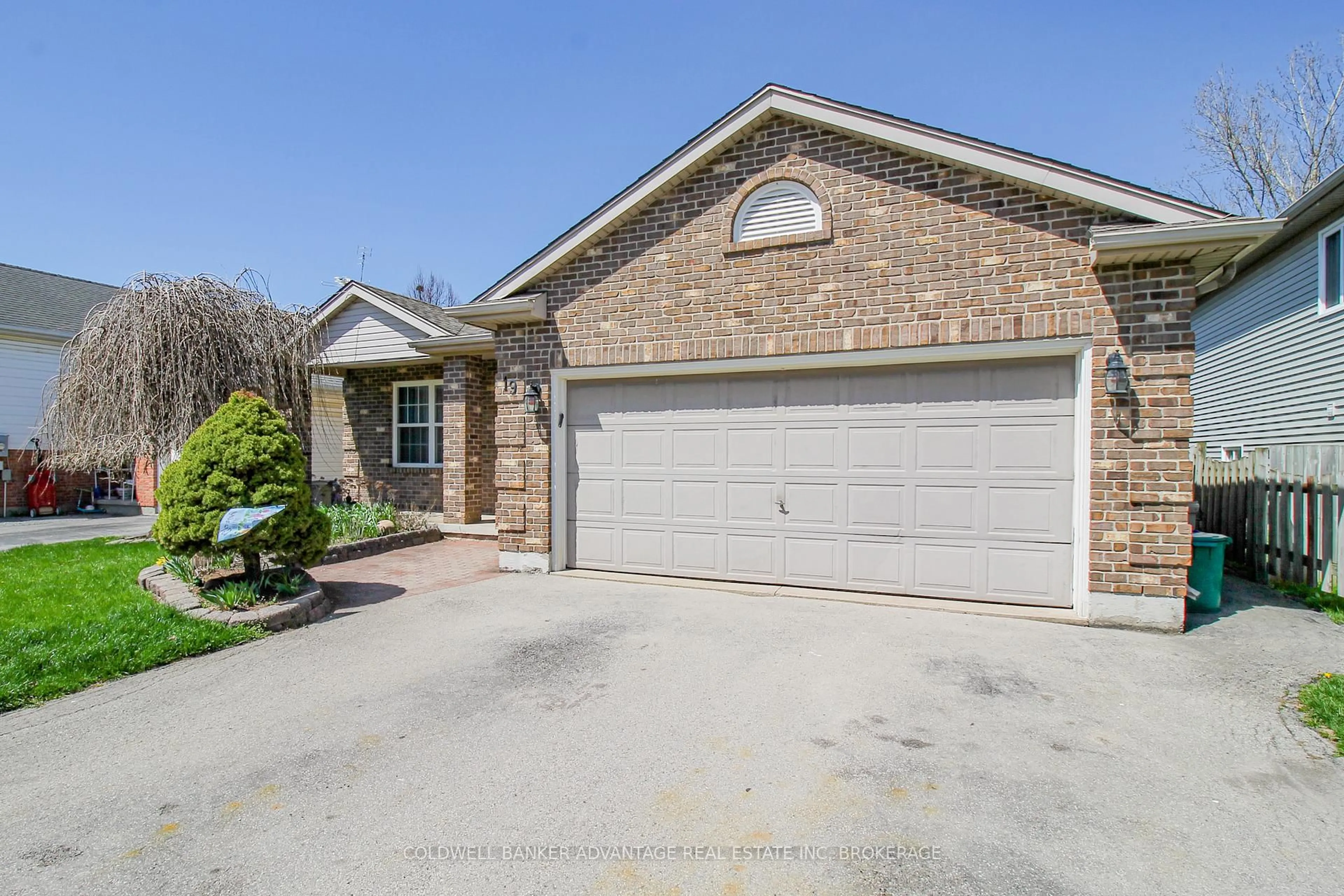 Home with brick exterior material, street for 19 Windle Village Cres, Thorold Ontario L2V 4Z6