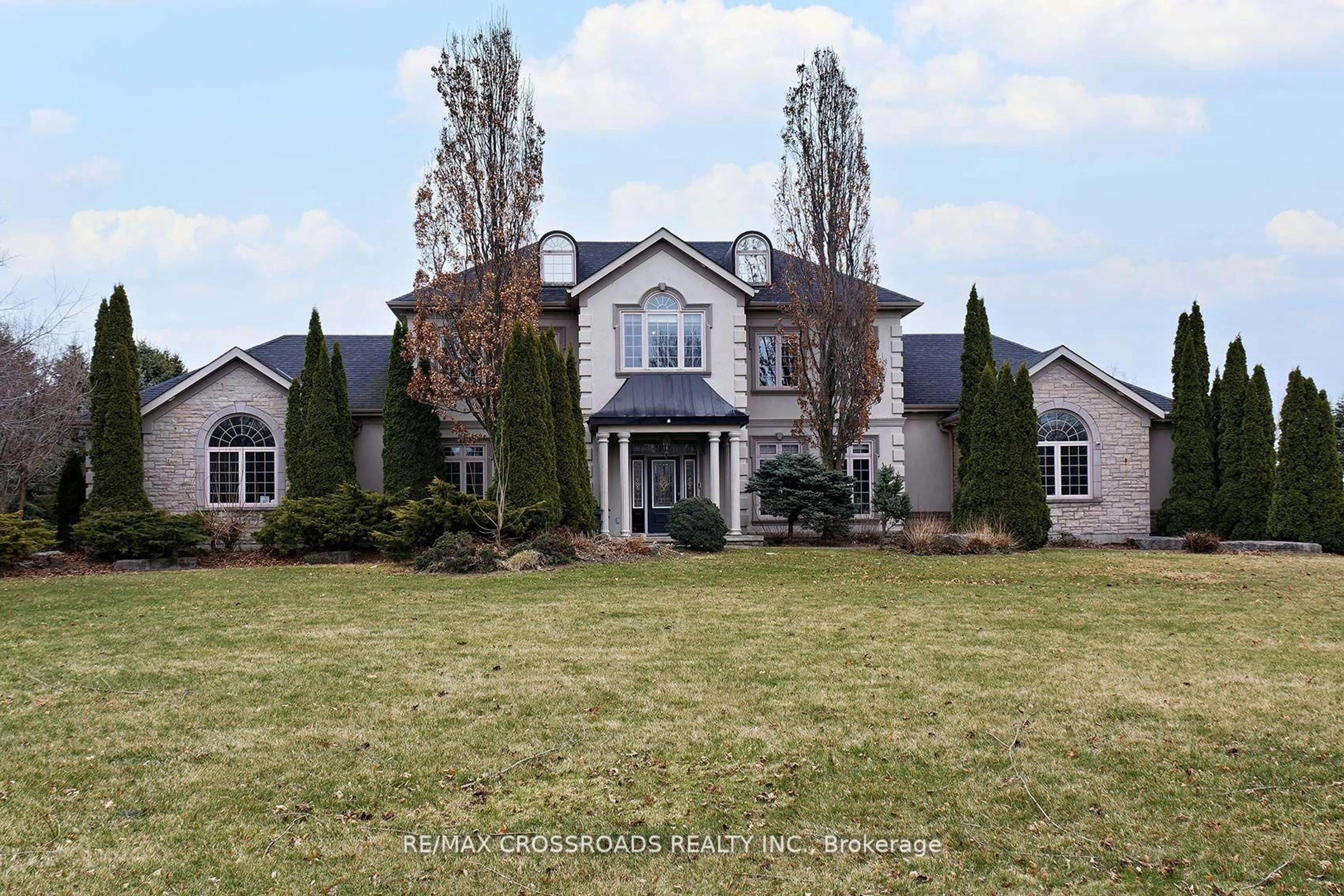 A pic from outside/outdoor area/front of a property/back of a property/a pic from drone, street for 5717 Lakeshore Rd, Port Hope Ontario L1A 3V7