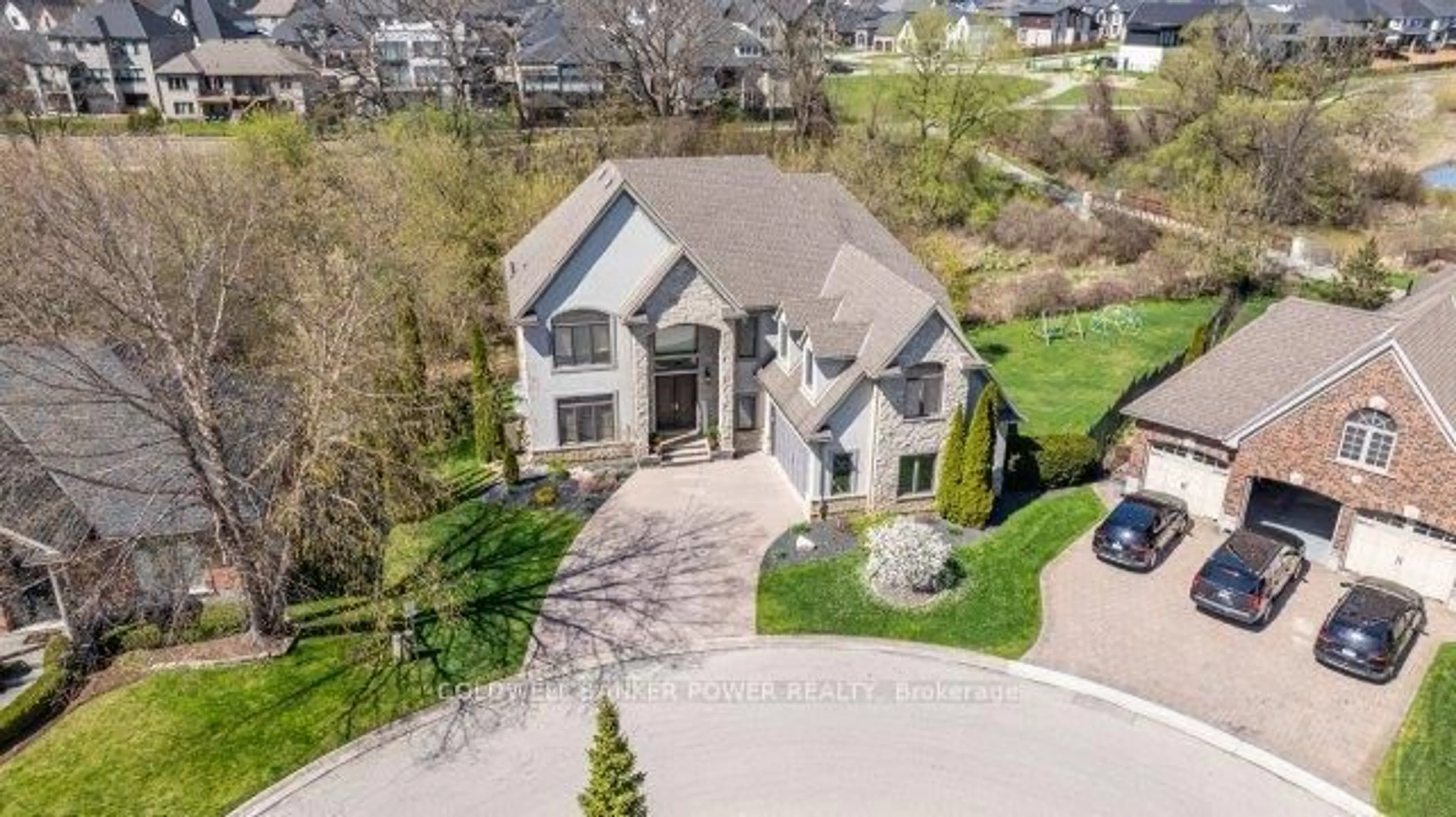A pic from outside/outdoor area/front of a property/back of a property/a pic from drone, street for 7222 Clayton Walk #24, London South Ontario N6P 1W1