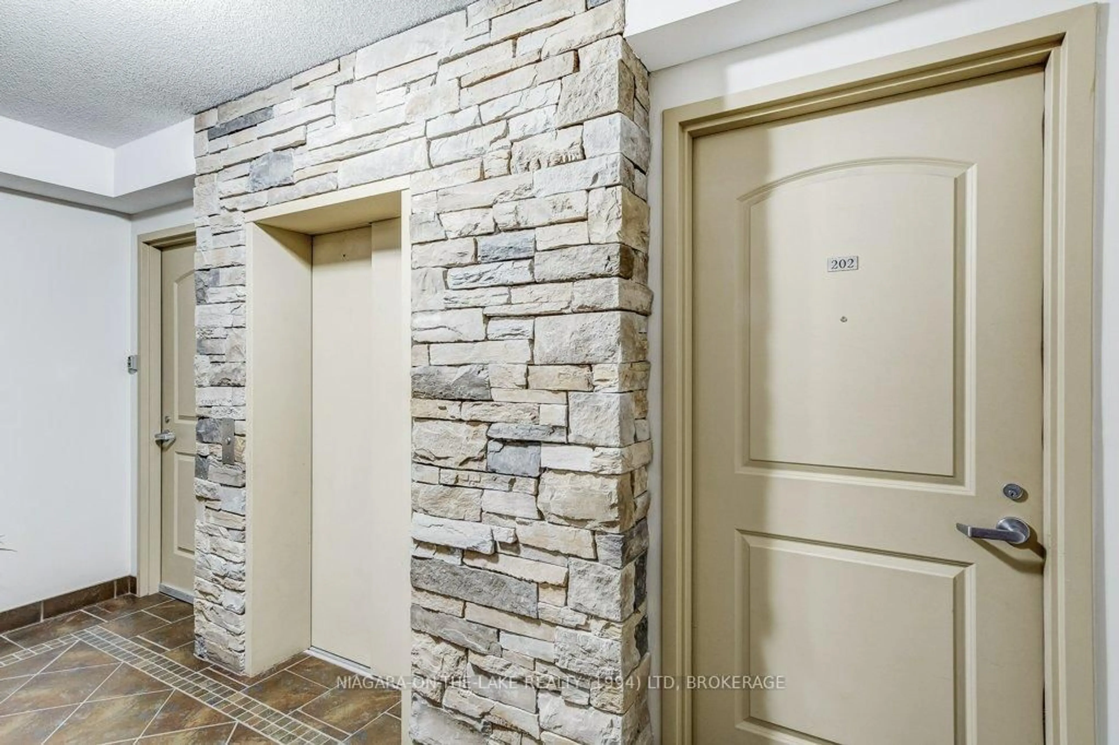 Indoor entryway for 678 Line 2 Rd #202, Niagara-on-the-Lake Ontario L0S 1J0