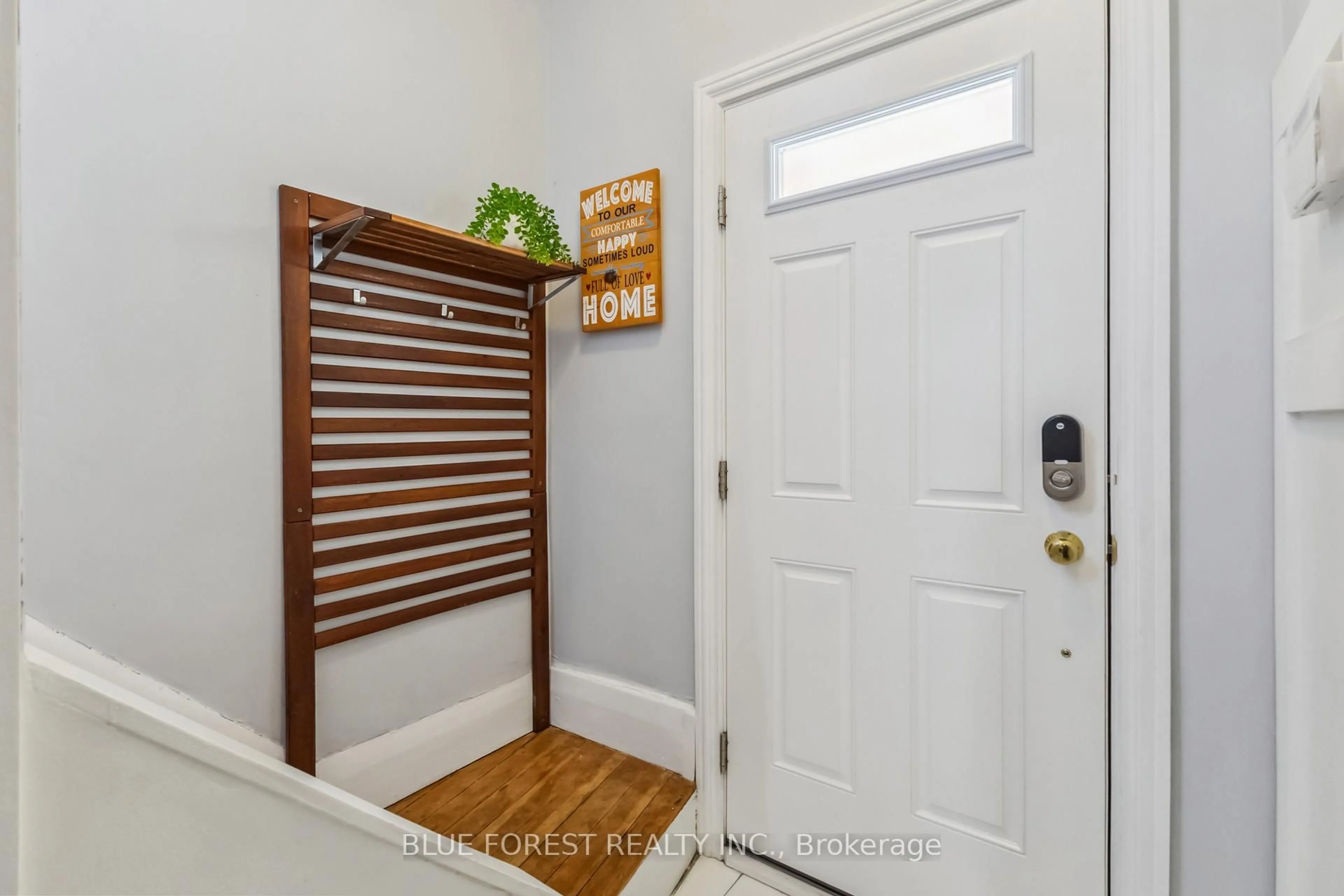 Indoor entryway for 476 Emery St, London South Ontario N6C 2E8