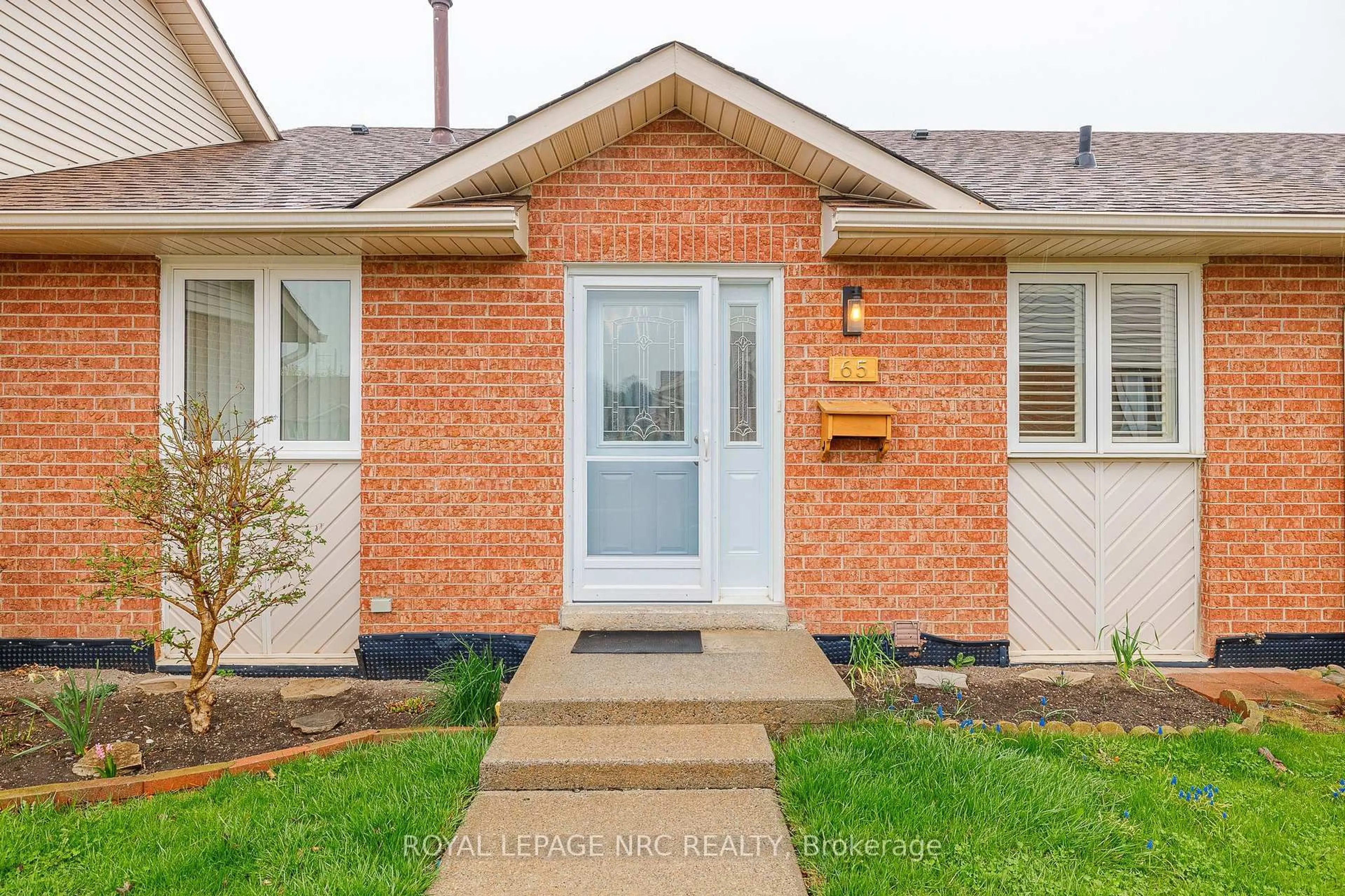 Home with brick exterior material, street for 122 Bunting Rd #65, St. Catharines Ontario L2P 3X7
