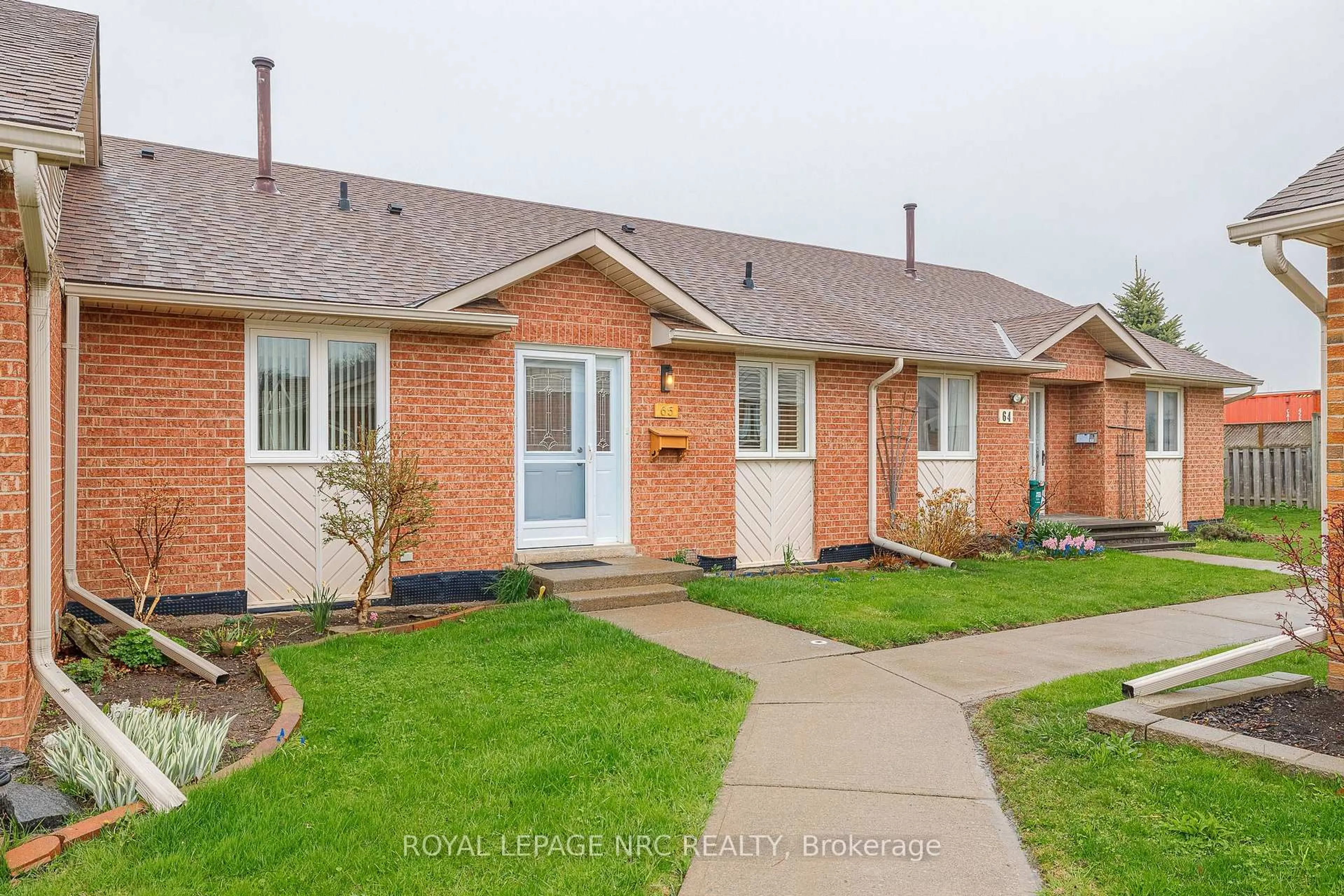 Home with brick exterior material, street for 122 Bunting Rd #65, St. Catharines Ontario L2P 3X7