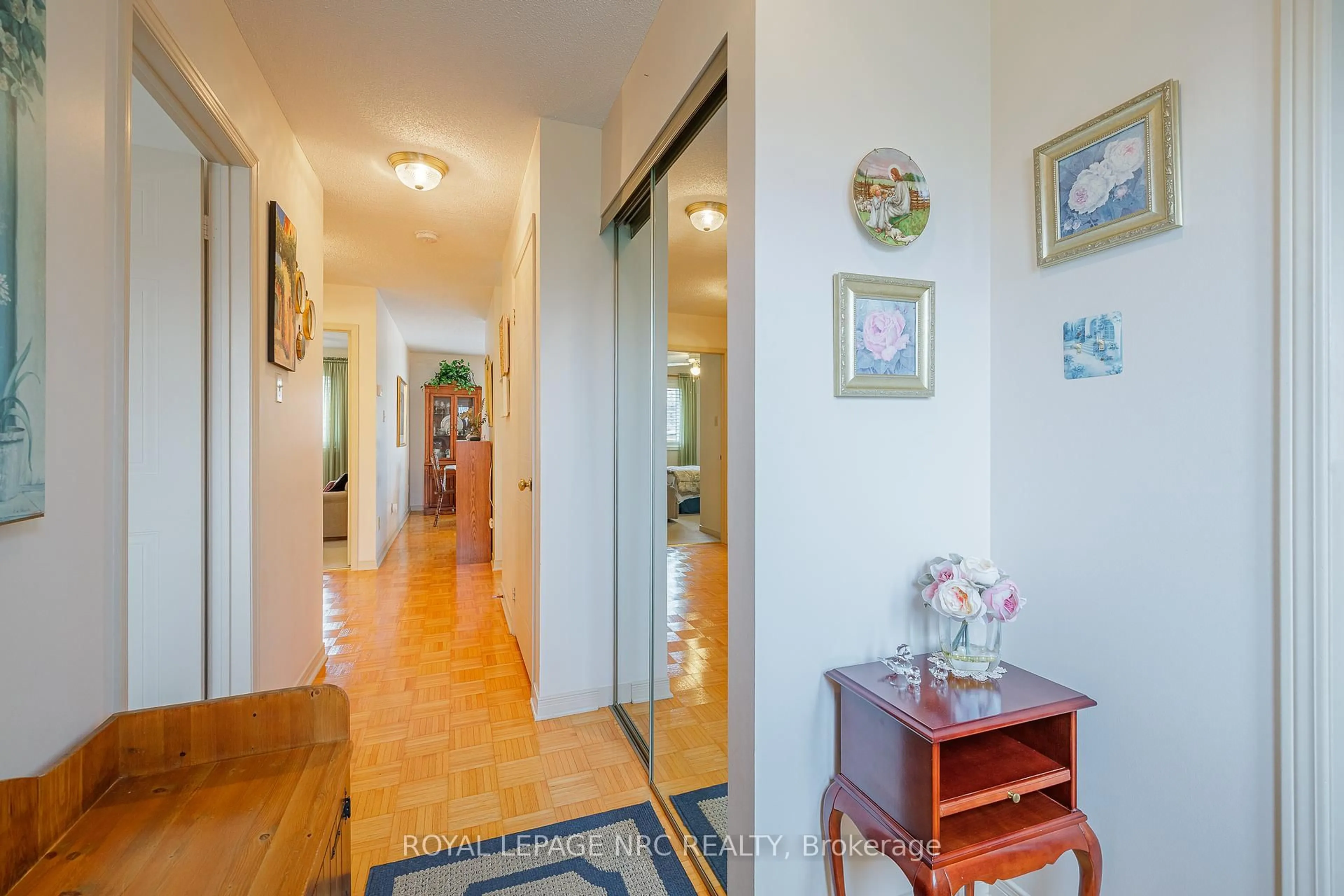 Indoor foyer for 122 Bunting Rd #65, St. Catharines Ontario L2P 3X7
