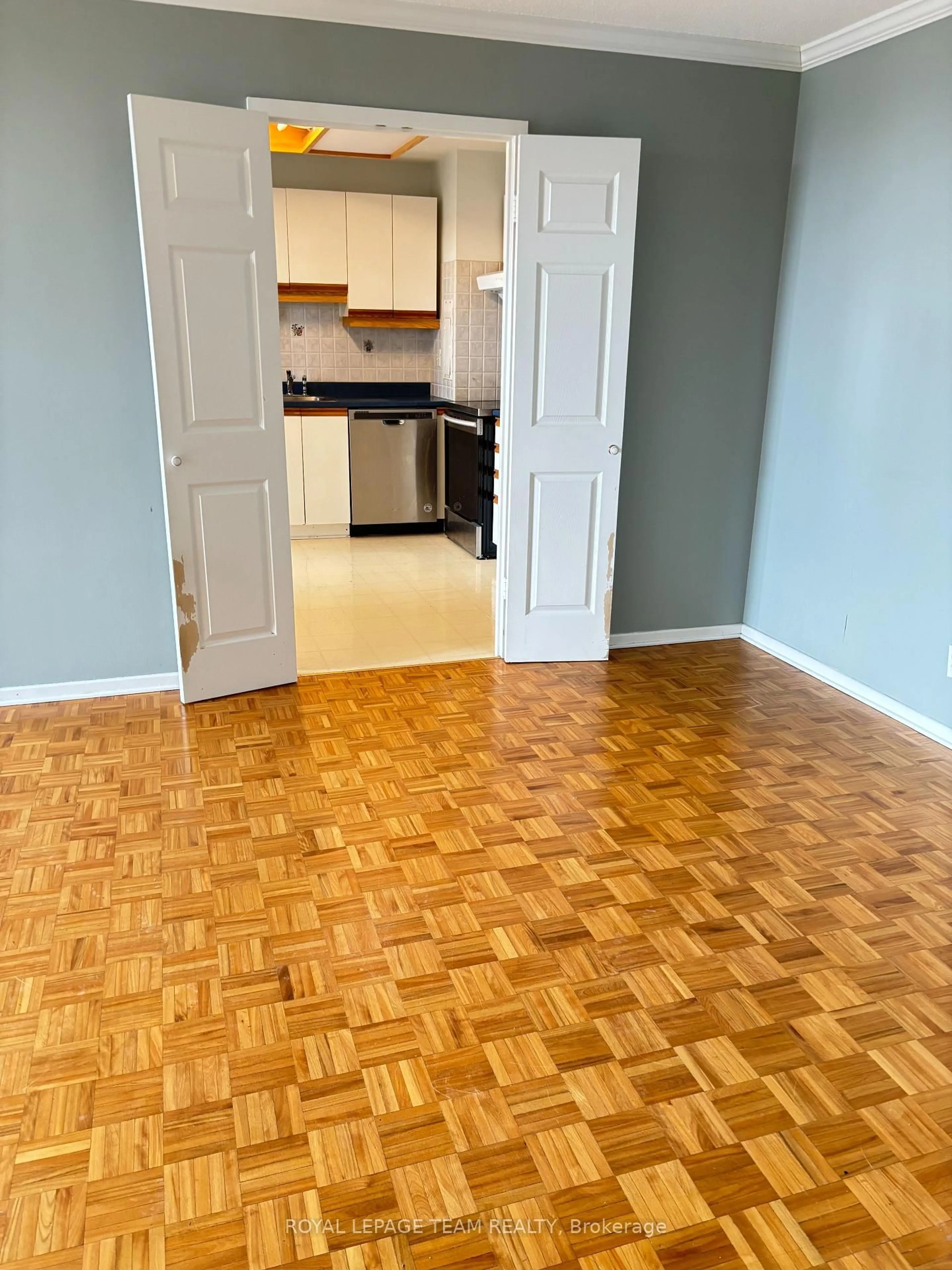 A pic of a room for 2951 Riverside Dr #403, Ottawa Ontario K1V 8W6