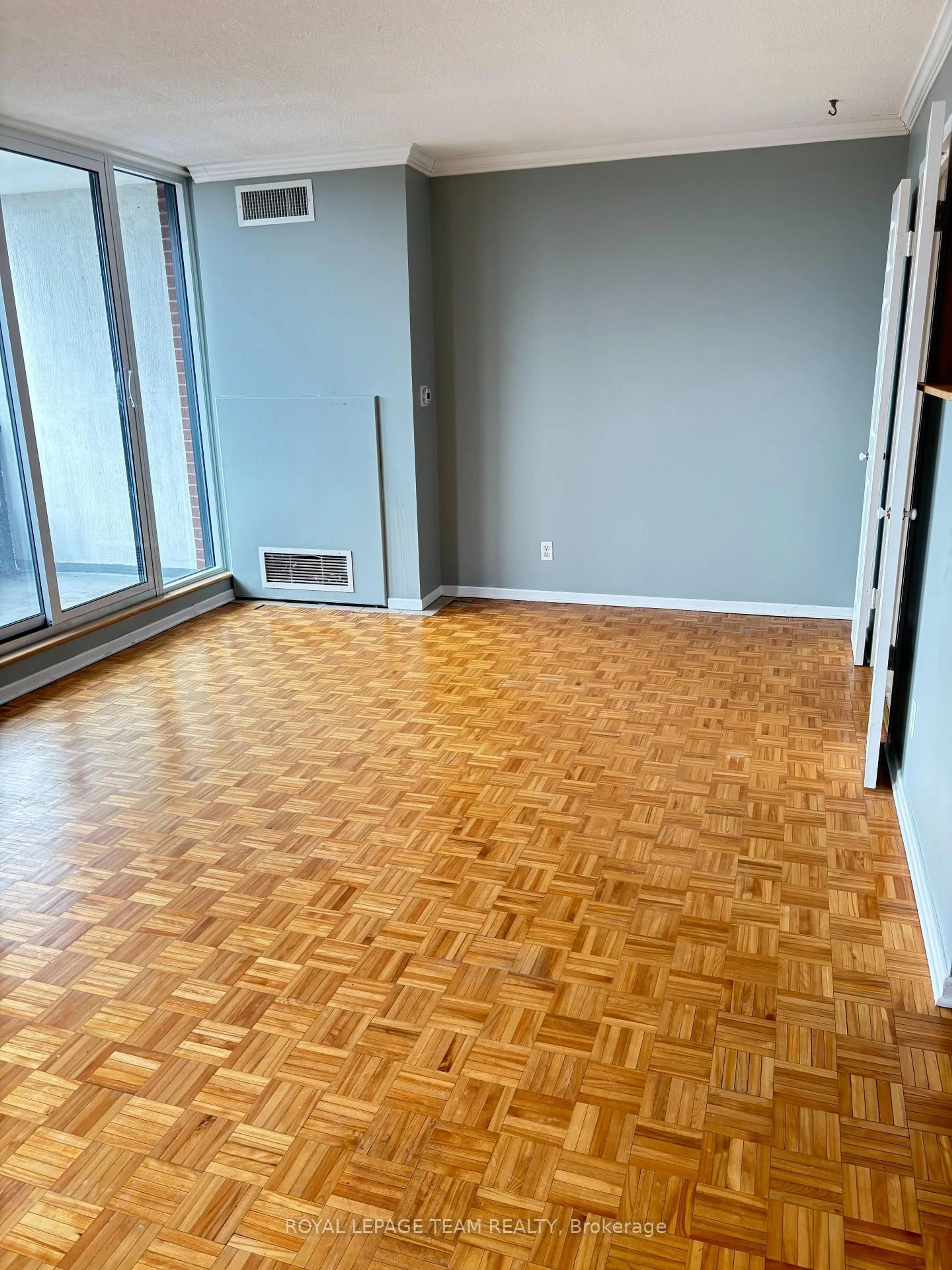A pic of a room for 2951 Riverside Dr #403, Ottawa Ontario K1V 8W6