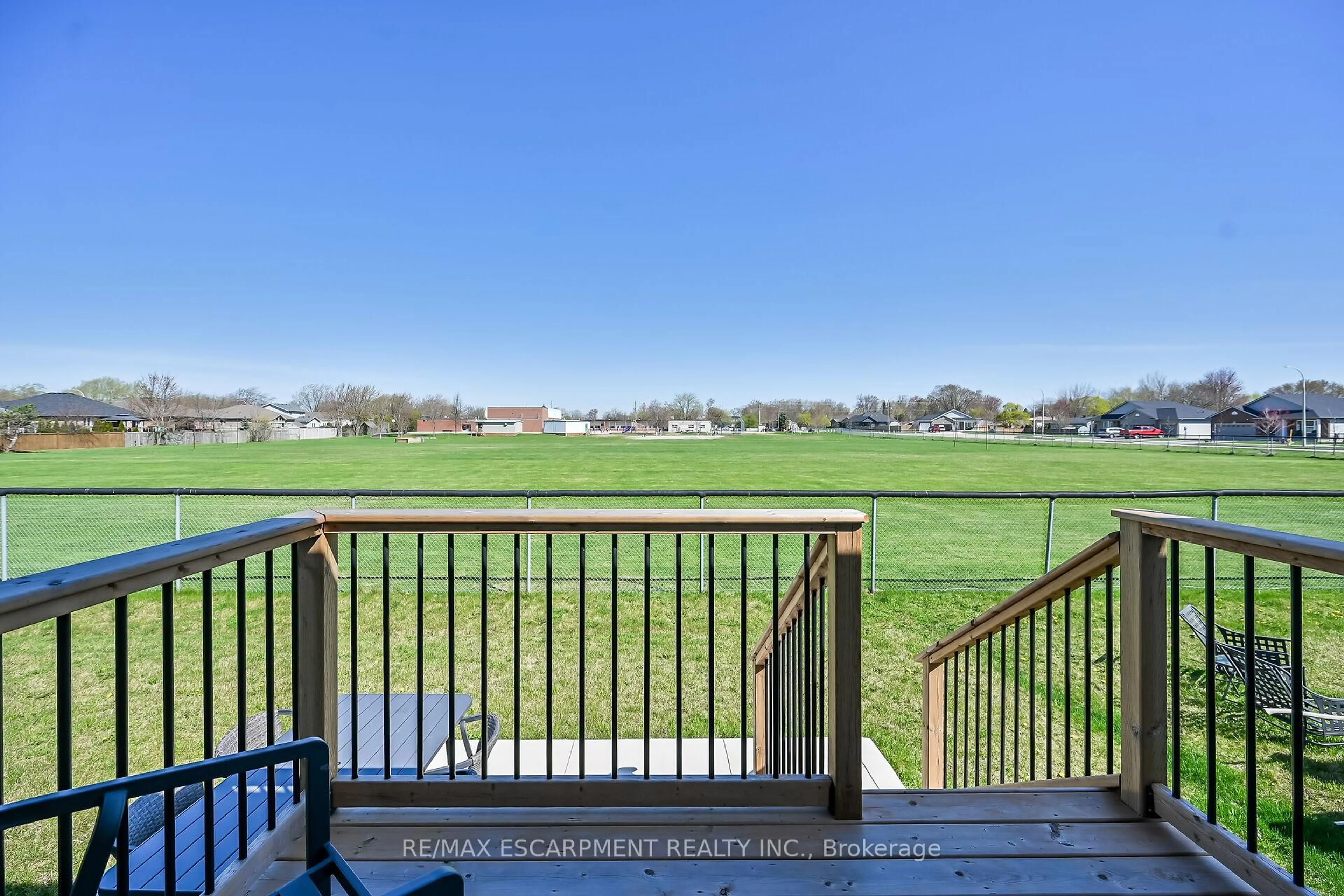 A pic from outside/outdoor area/front of a property/back of a property/a pic from drone, water/lake/river/ocean view for 27 BONNIE Dr, Haldimand Ontario N0A 1H0