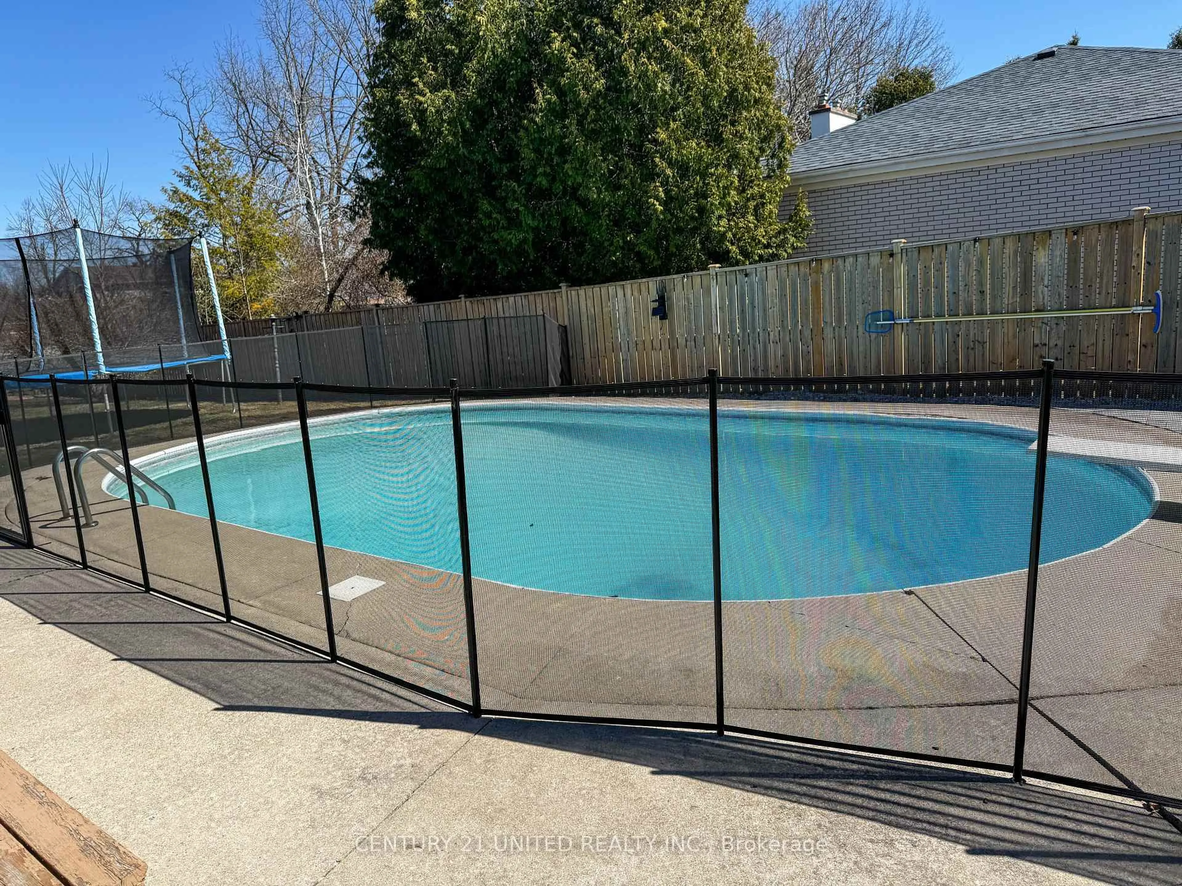 Pool for 789 Parkhill Rd, Peterborough West Ontario K9J 7R5