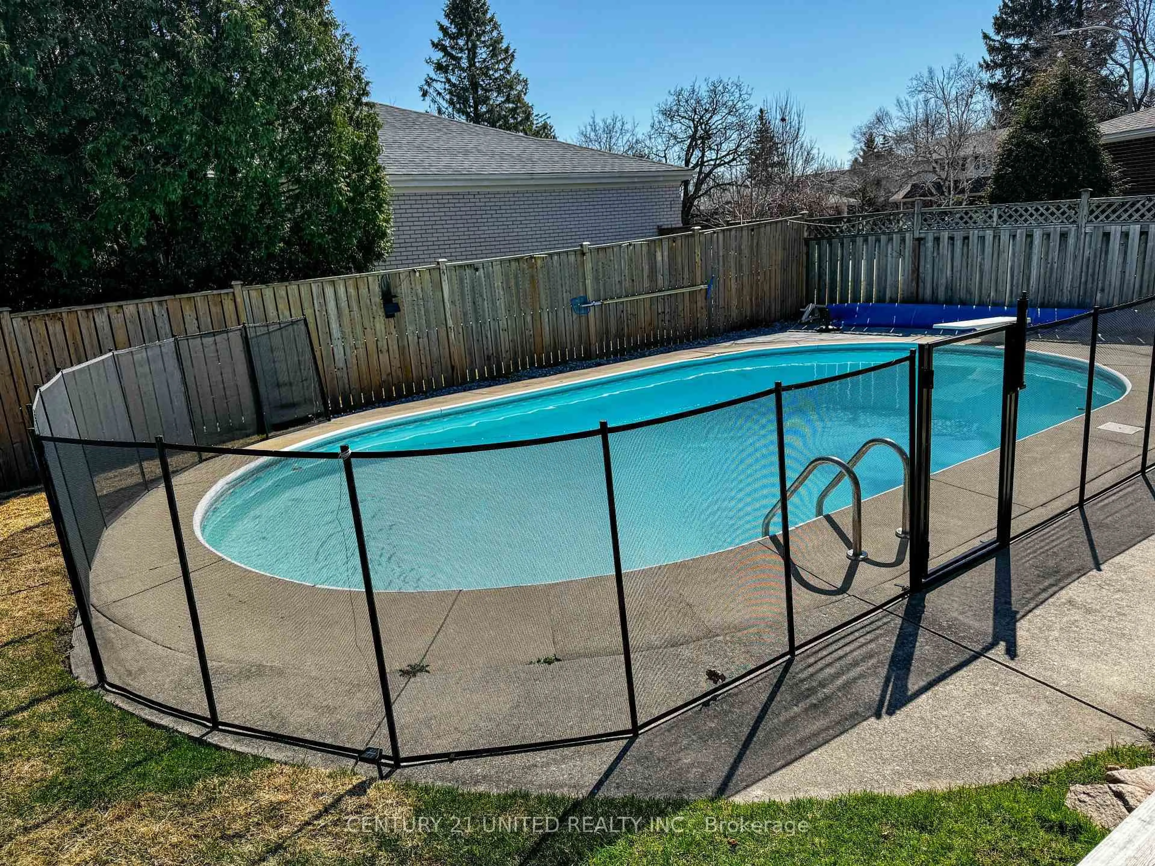 Pool for 789 Parkhill Rd, Peterborough West Ontario K9J 7R5