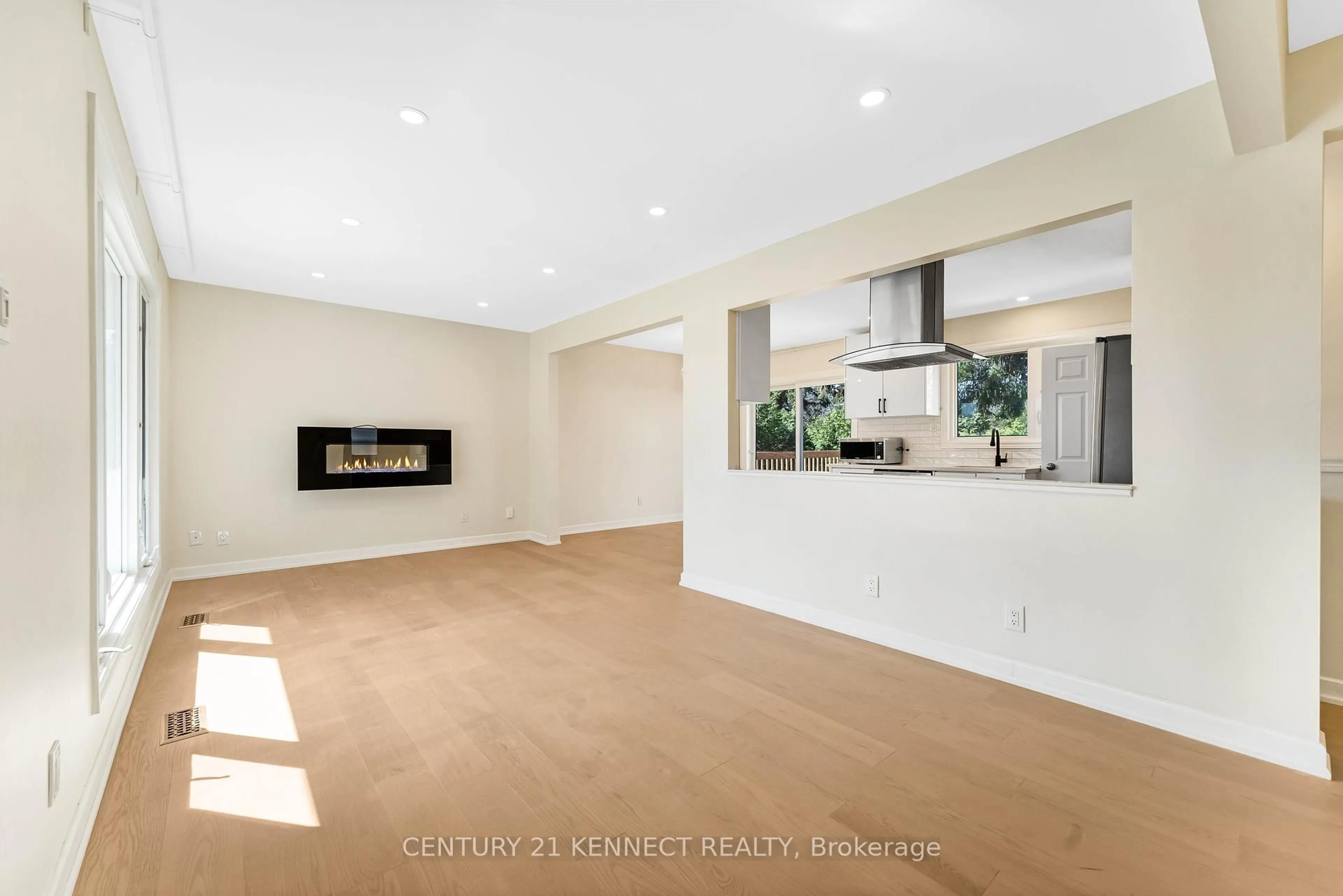 Open concept kitchen, unknown for 1666 Fisher Ave, Ottawa Ontario K2C 1X7