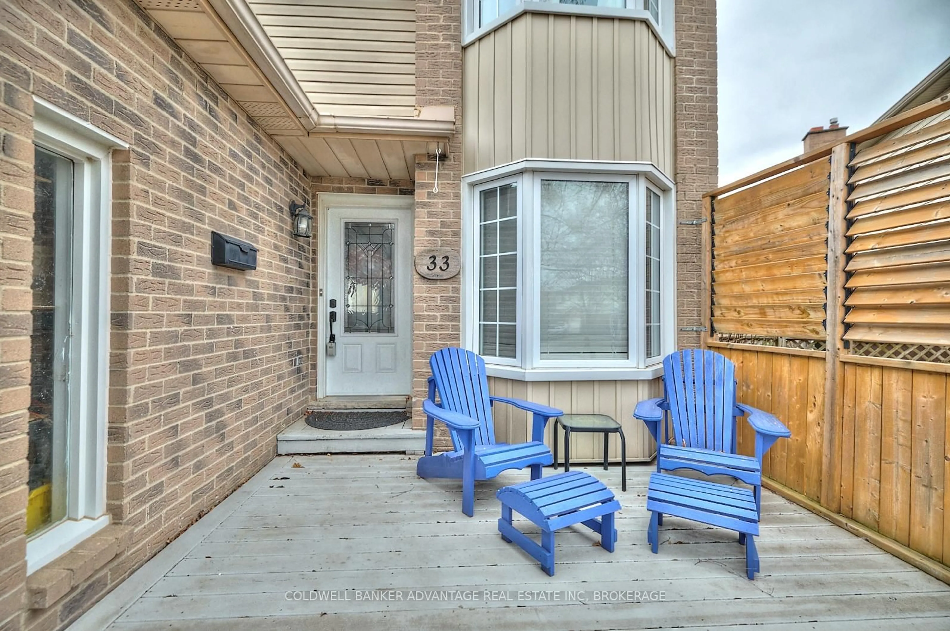 Patio, street for 33 Naples Crt, Thorold Ontario L2V 4S7