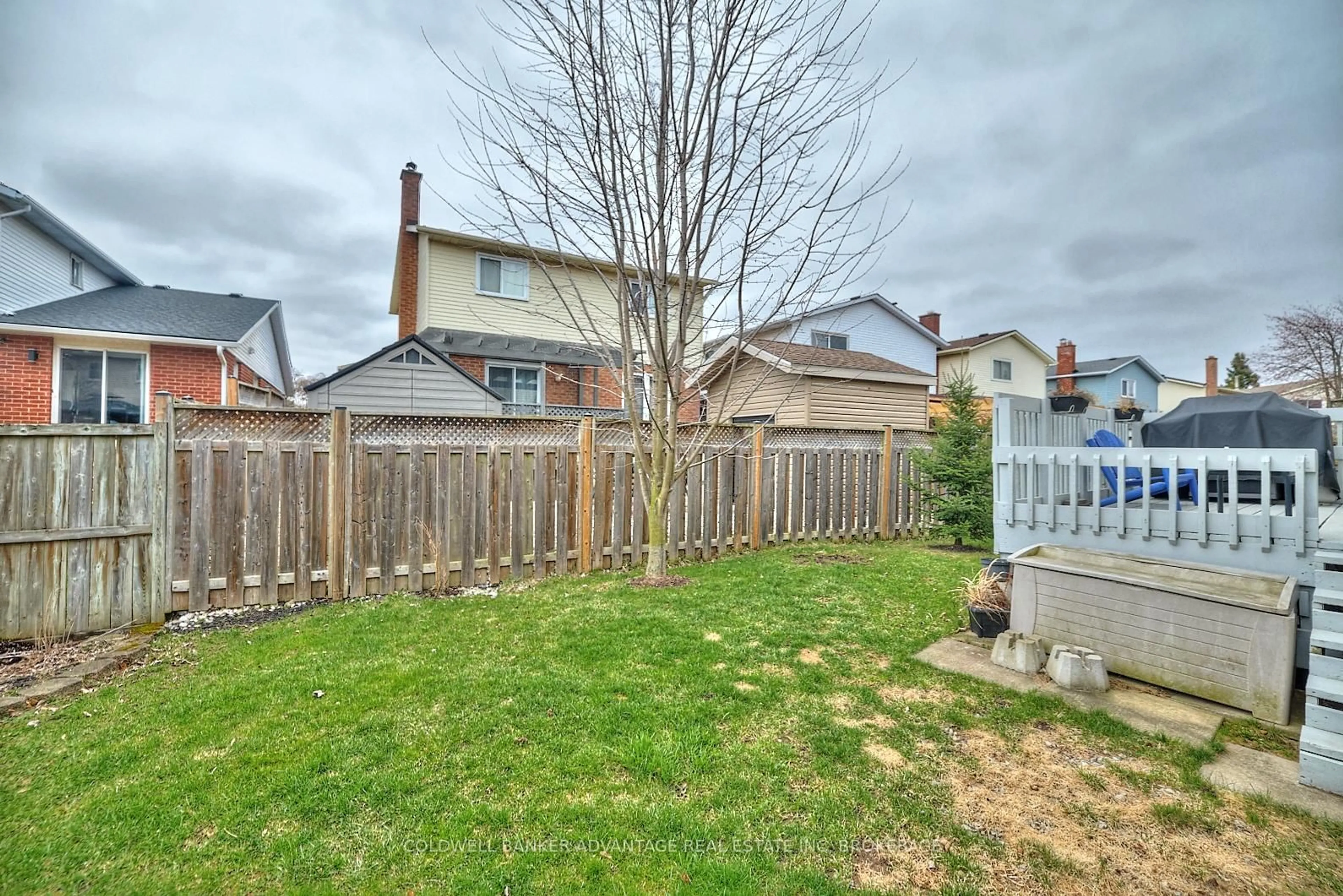 Patio, street for 33 Naples Crt, Thorold Ontario L2V 4S7