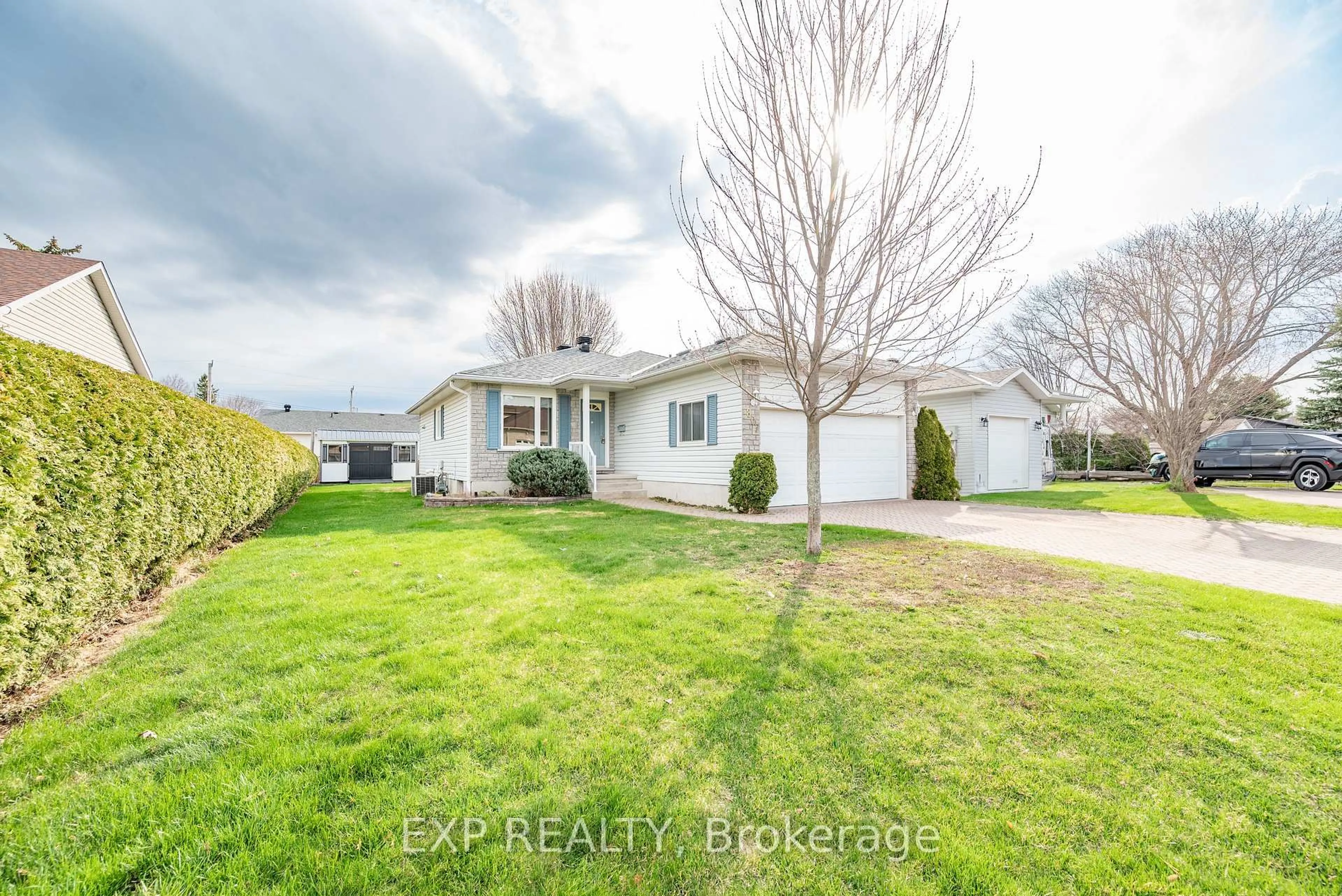 Unknown for 807 Kedrosky Dr, Renfrew Ontario K7V 4M5