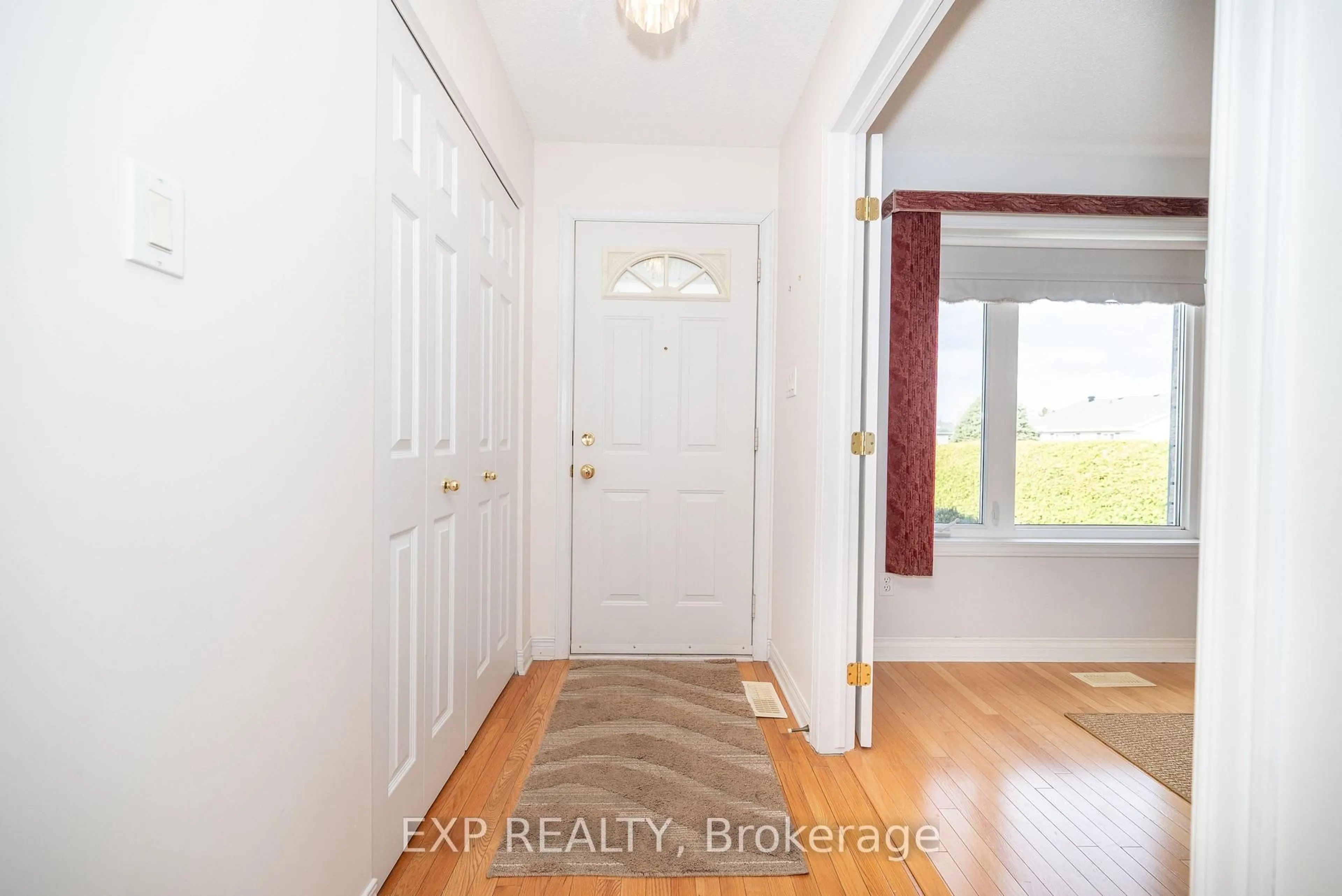 Indoor entryway for 807 Kedrosky Dr, Renfrew Ontario K7V 4M5