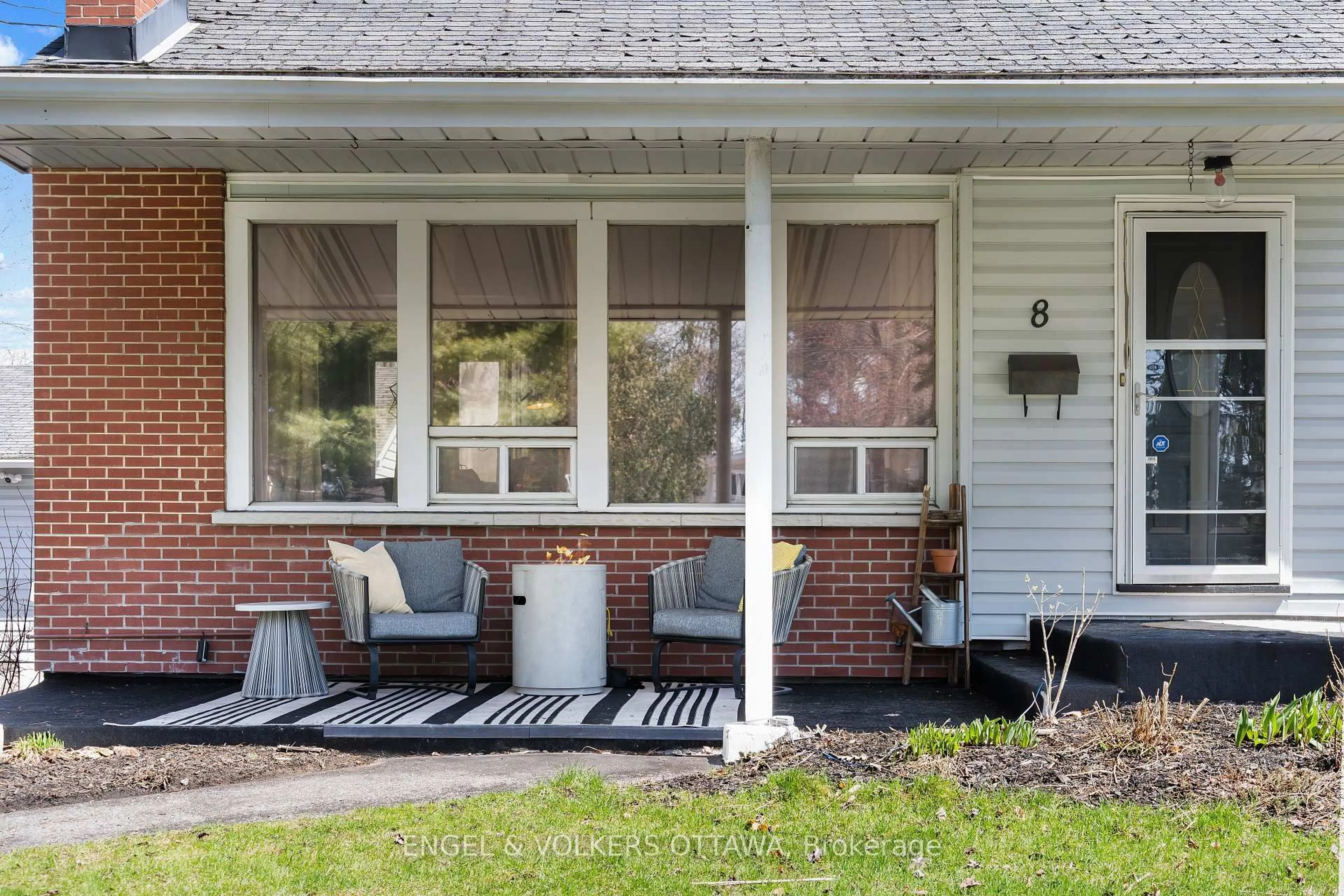 Unknown for 8 Pineglen Cres, Ottawa Ontario K2E 6X7