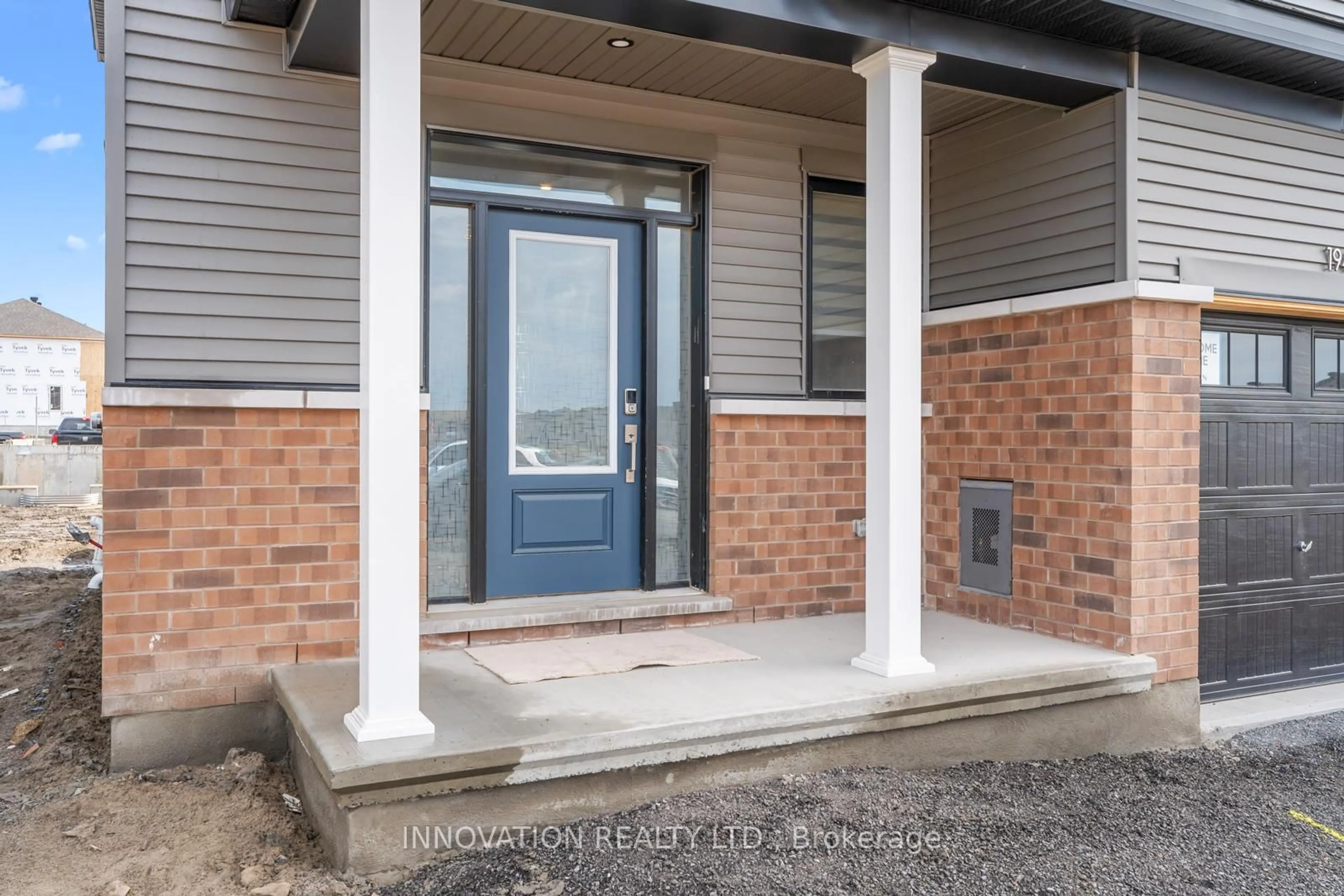 Indoor entryway for 1947 Elevation Rd, Barrhaven Ontario K2J 7H1