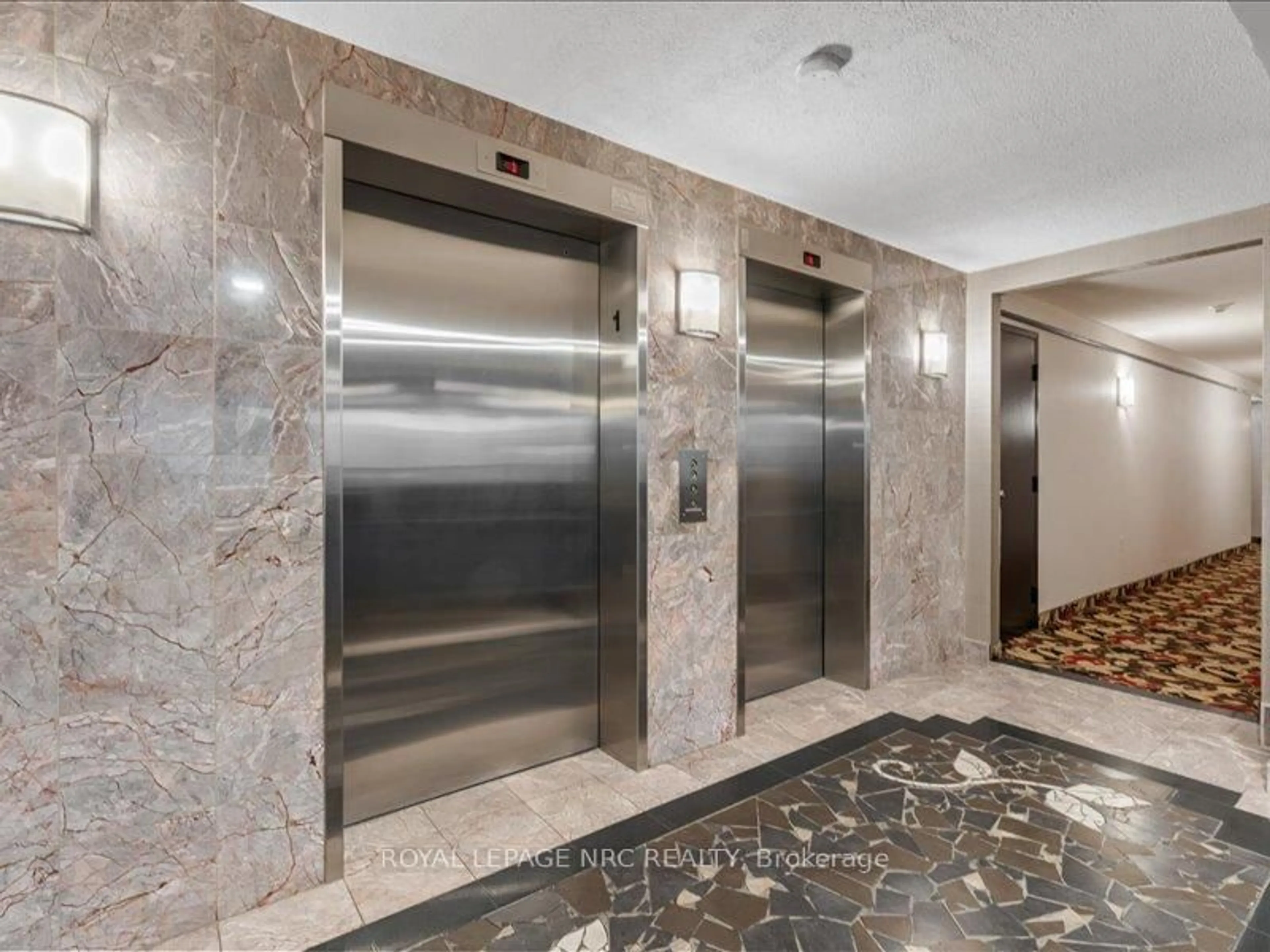 Indoor foyer for 5100 Dorchester Rd #807, Niagara Falls Ontario L2E 7H4