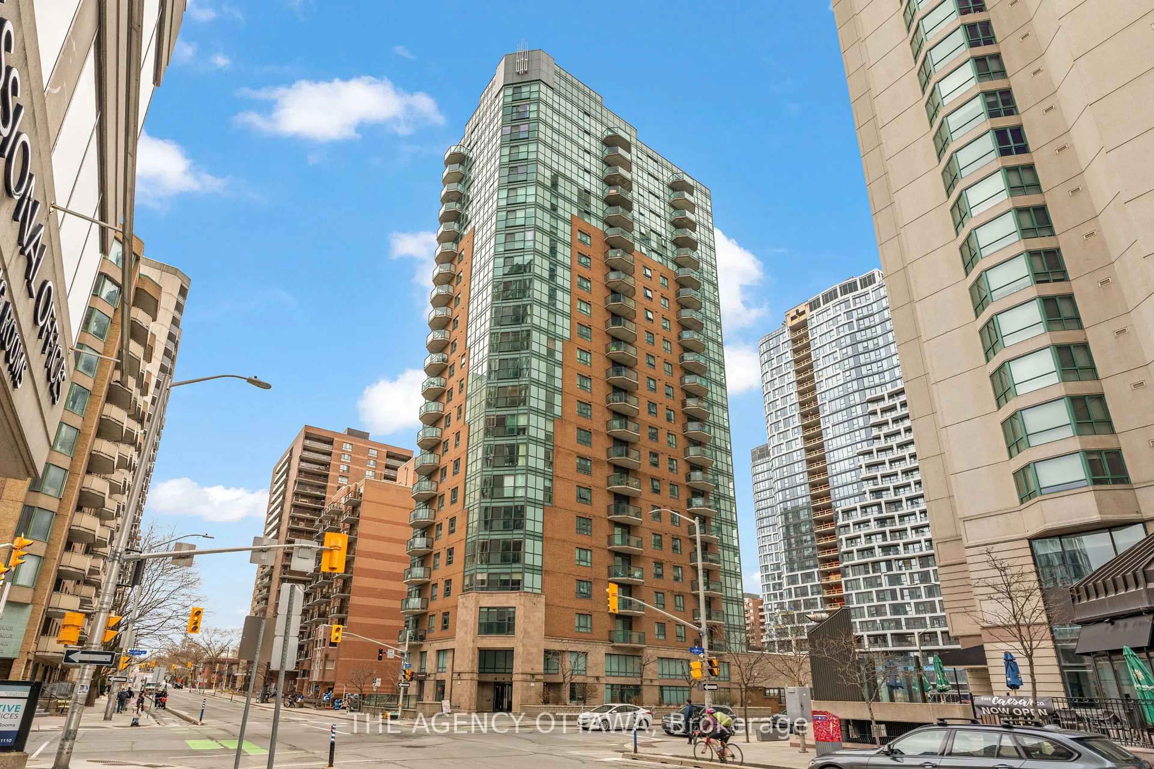 Patio, city buildings view from balcony for 445 Laurier Ave #1403, Ottawa Ontario K1N 6R4