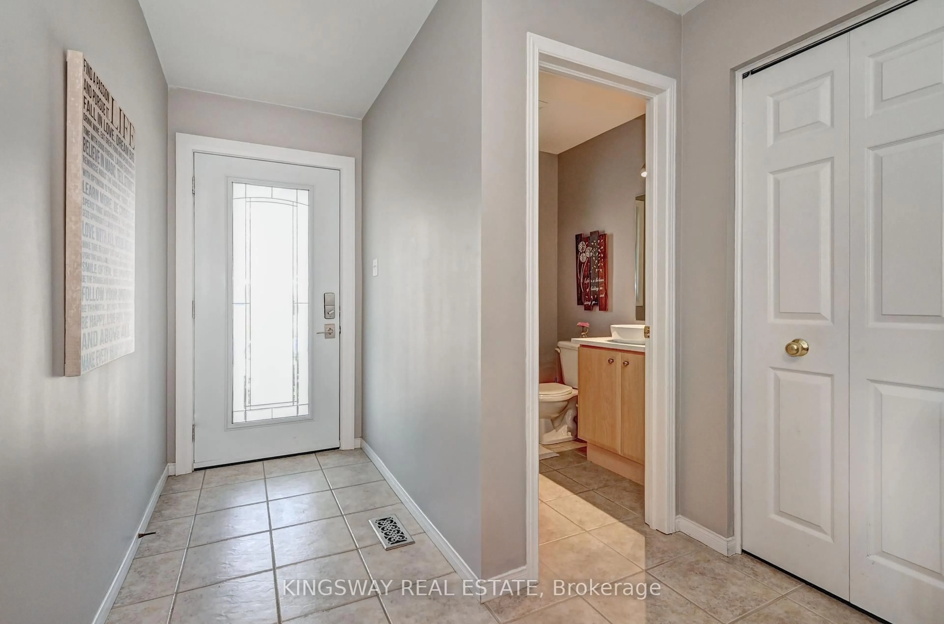 Indoor entryway for 747 Butternut Ave, Waterloo Ontario N2V 2M3