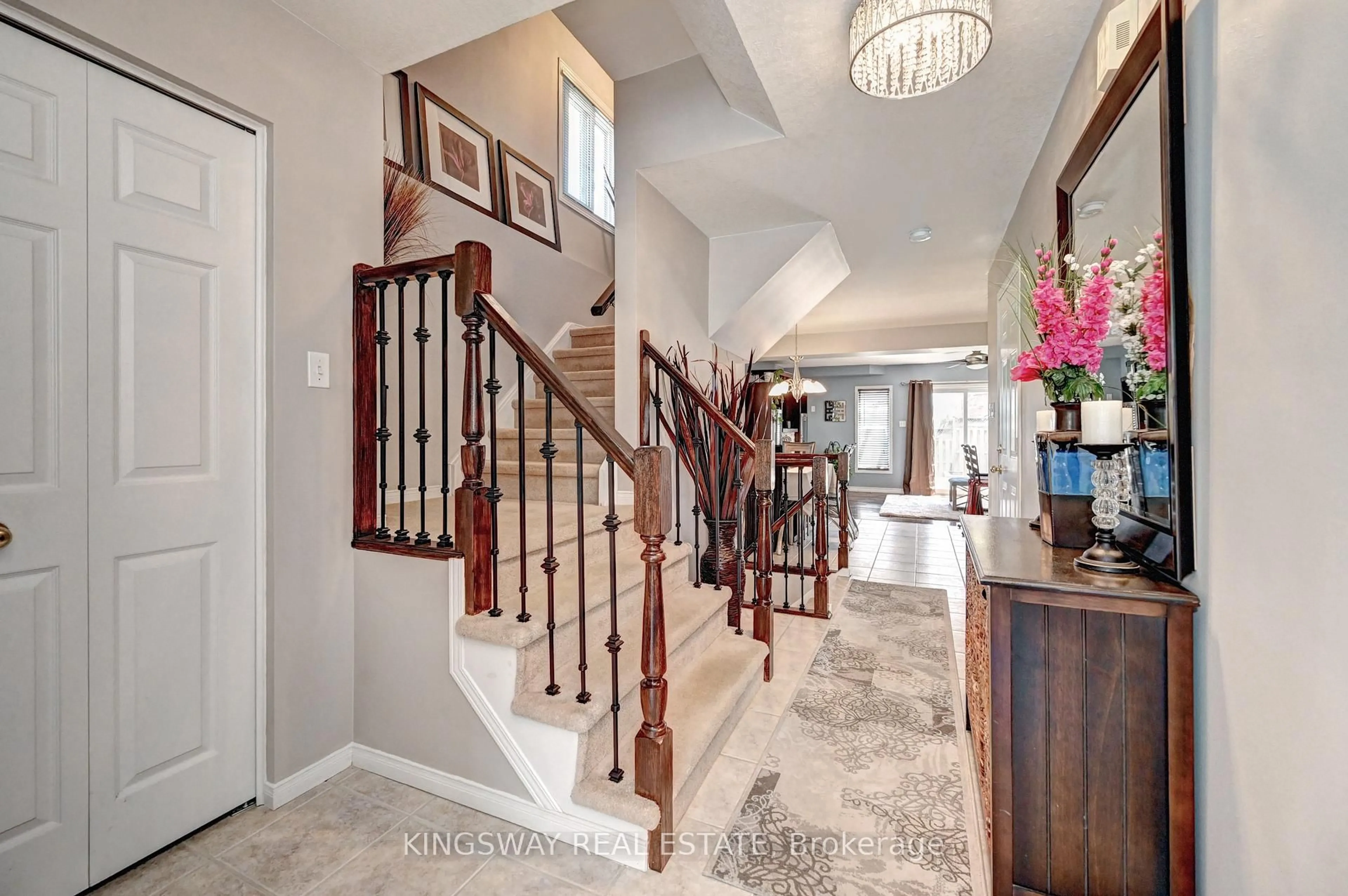 Indoor entryway for 747 Butternut Ave, Waterloo Ontario N2V 2M3